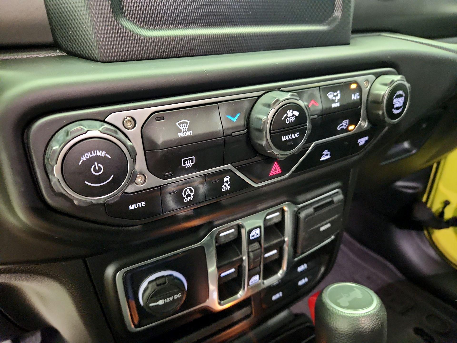 Thumbnail: 2022 Jeep Wrangler - 16