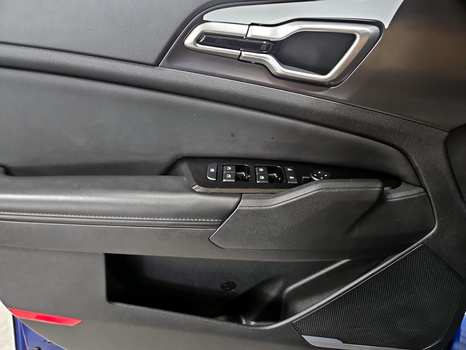 Thumbnail: 2023 Kia Sportage - 12