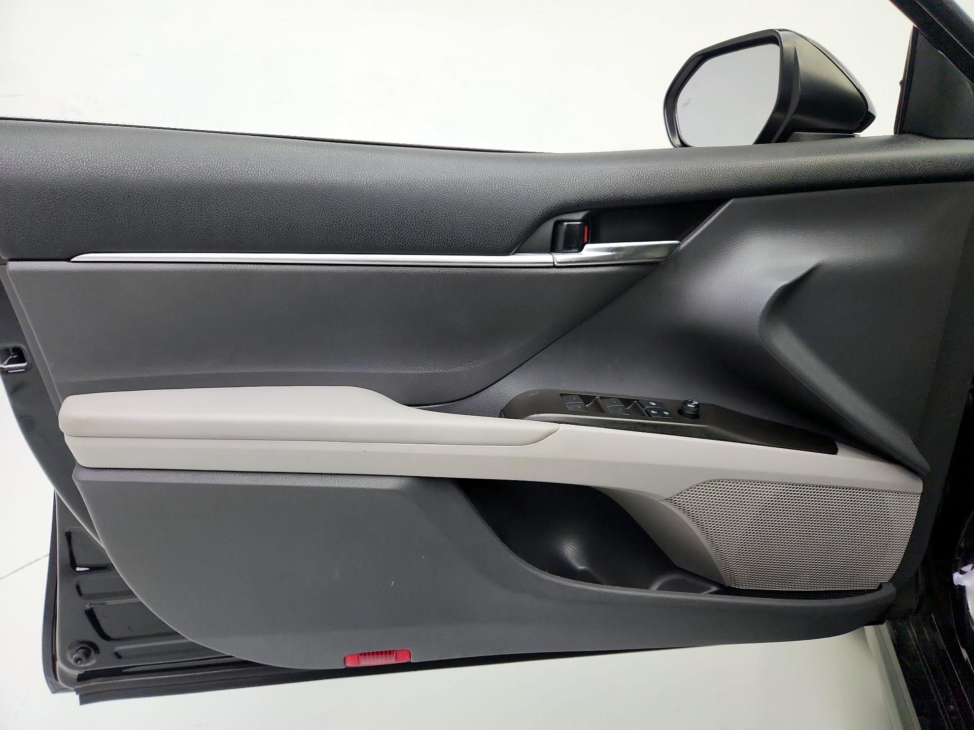 Thumbnail: 2021 Toyota Camry - 12
