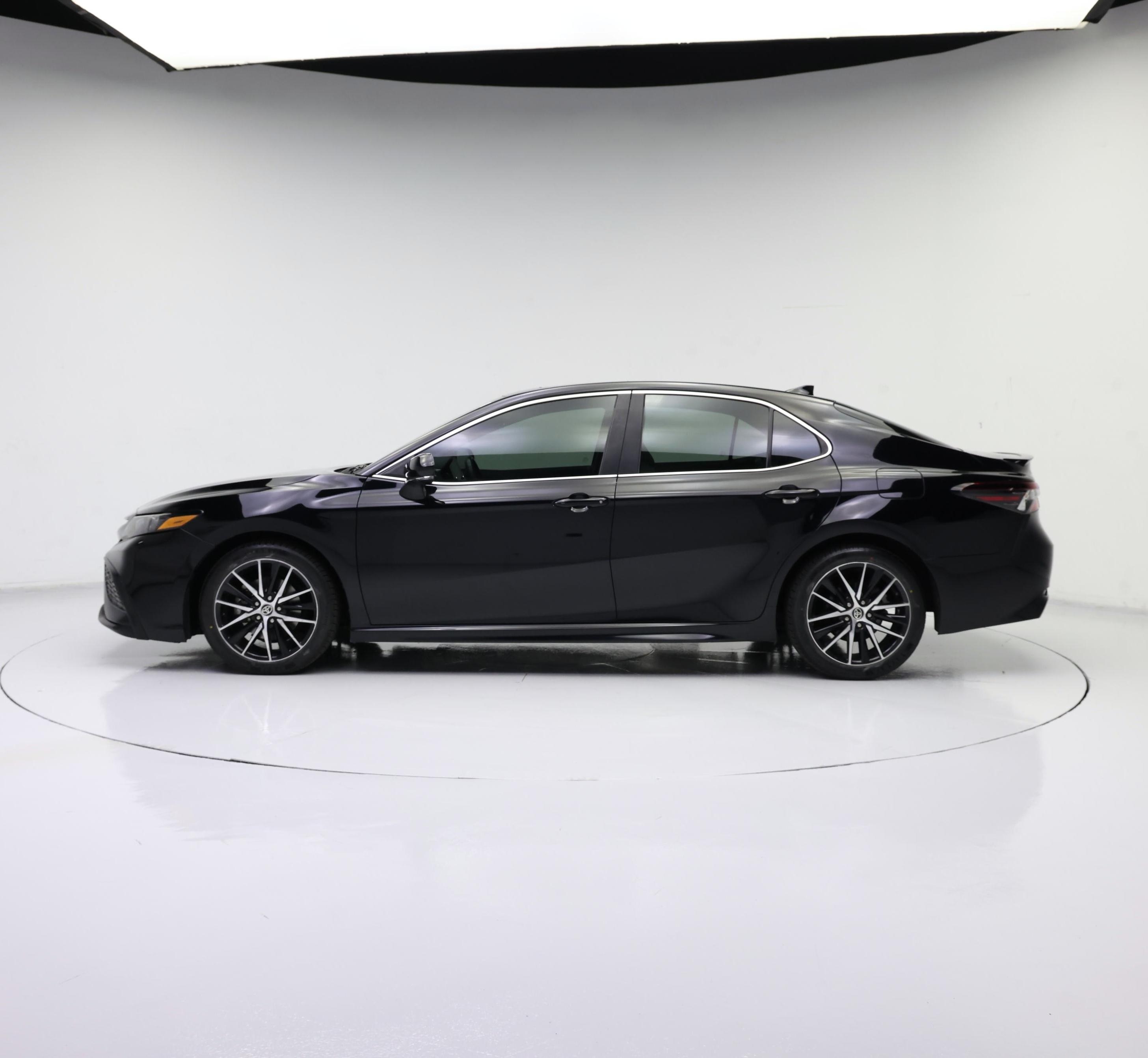 Thumbnail: 2021 Toyota Camry - 3