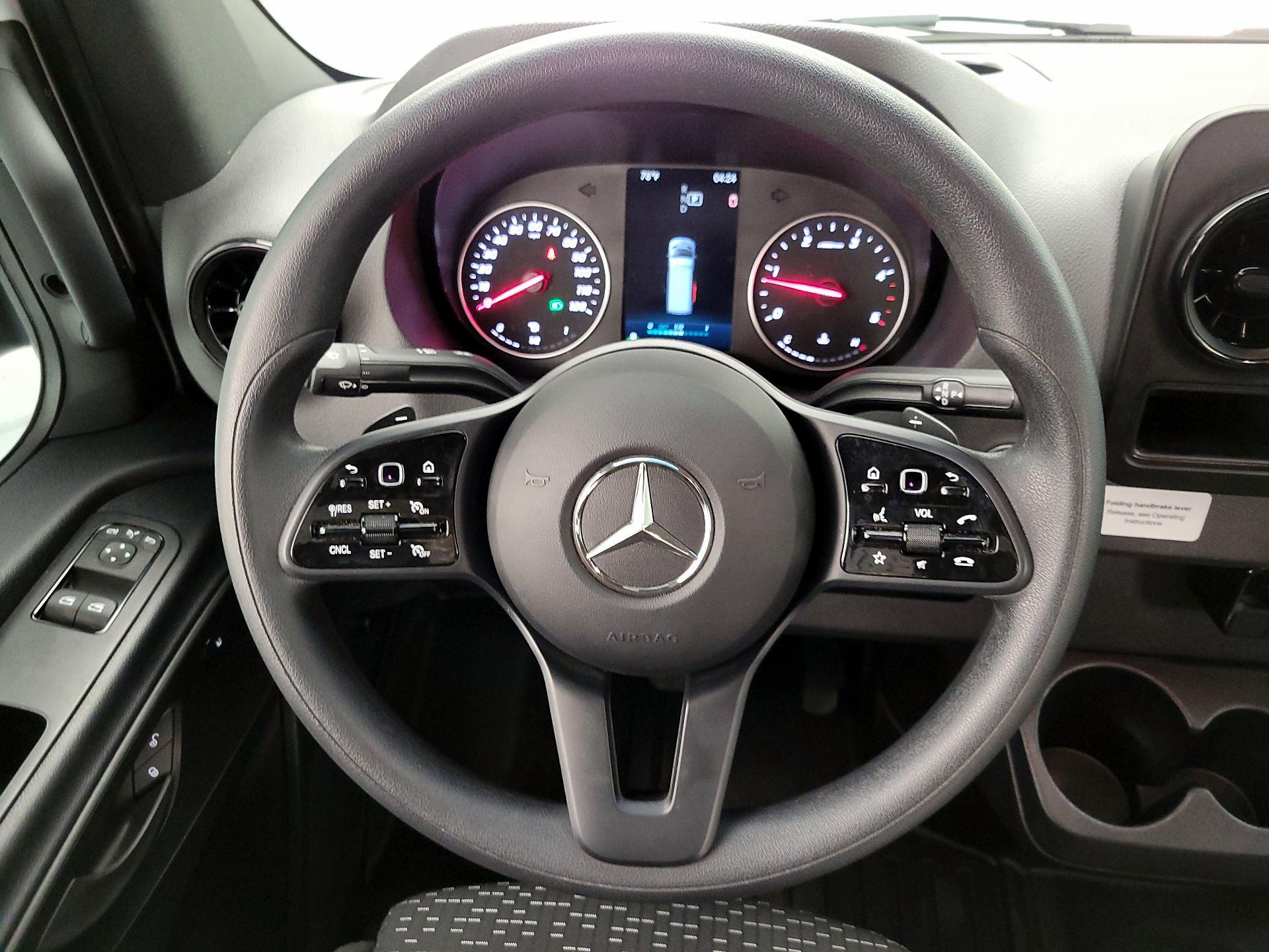 Thumbnail: 2024 Mercedes-Benz Sprinter - 10