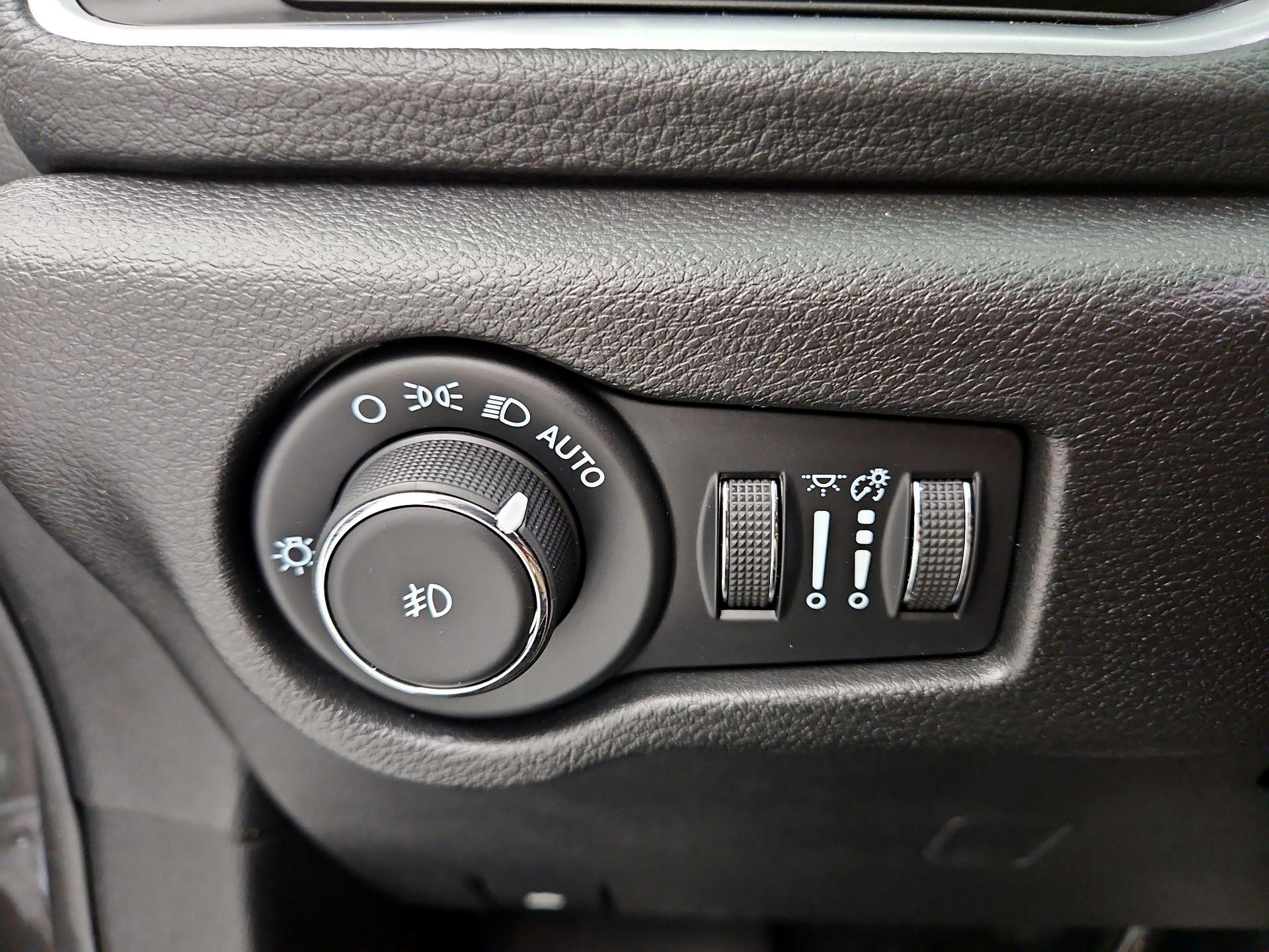 Thumbnail: 2022 Chrysler Pacifica - 13