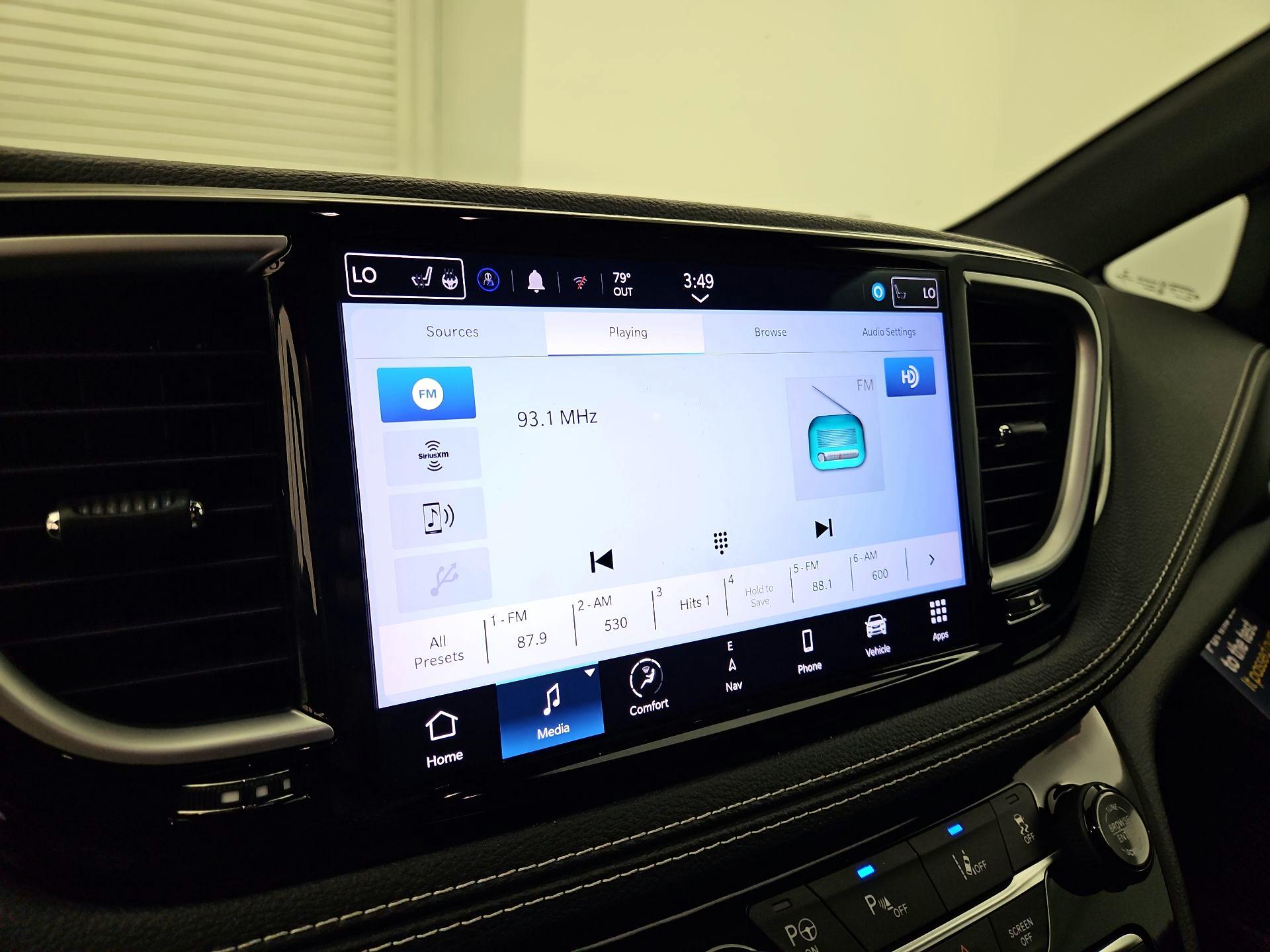 Thumbnail: 2022 Chrysler Pacifica - 16