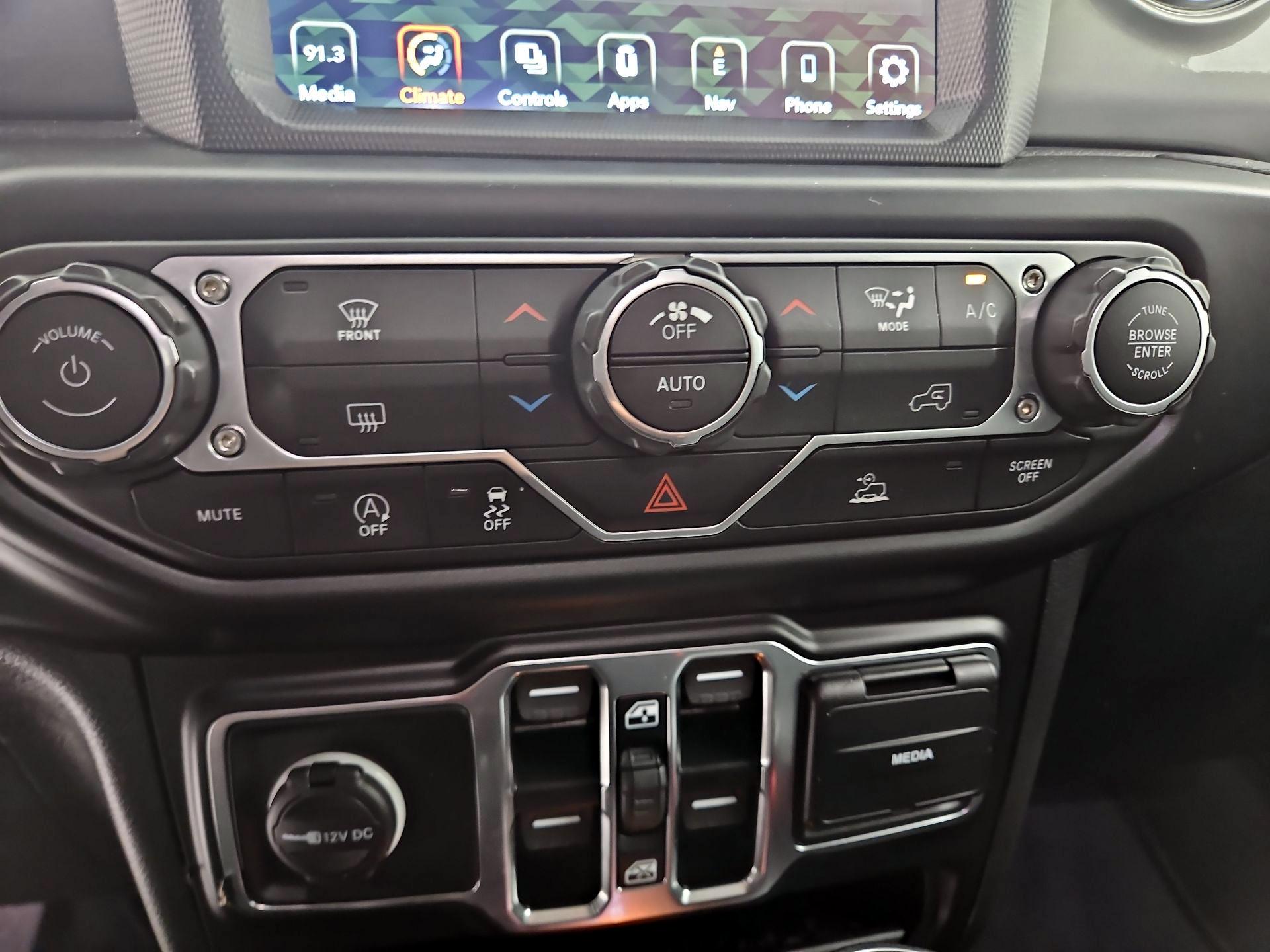 Thumbnail: 2022 Jeep Wrangler - 17