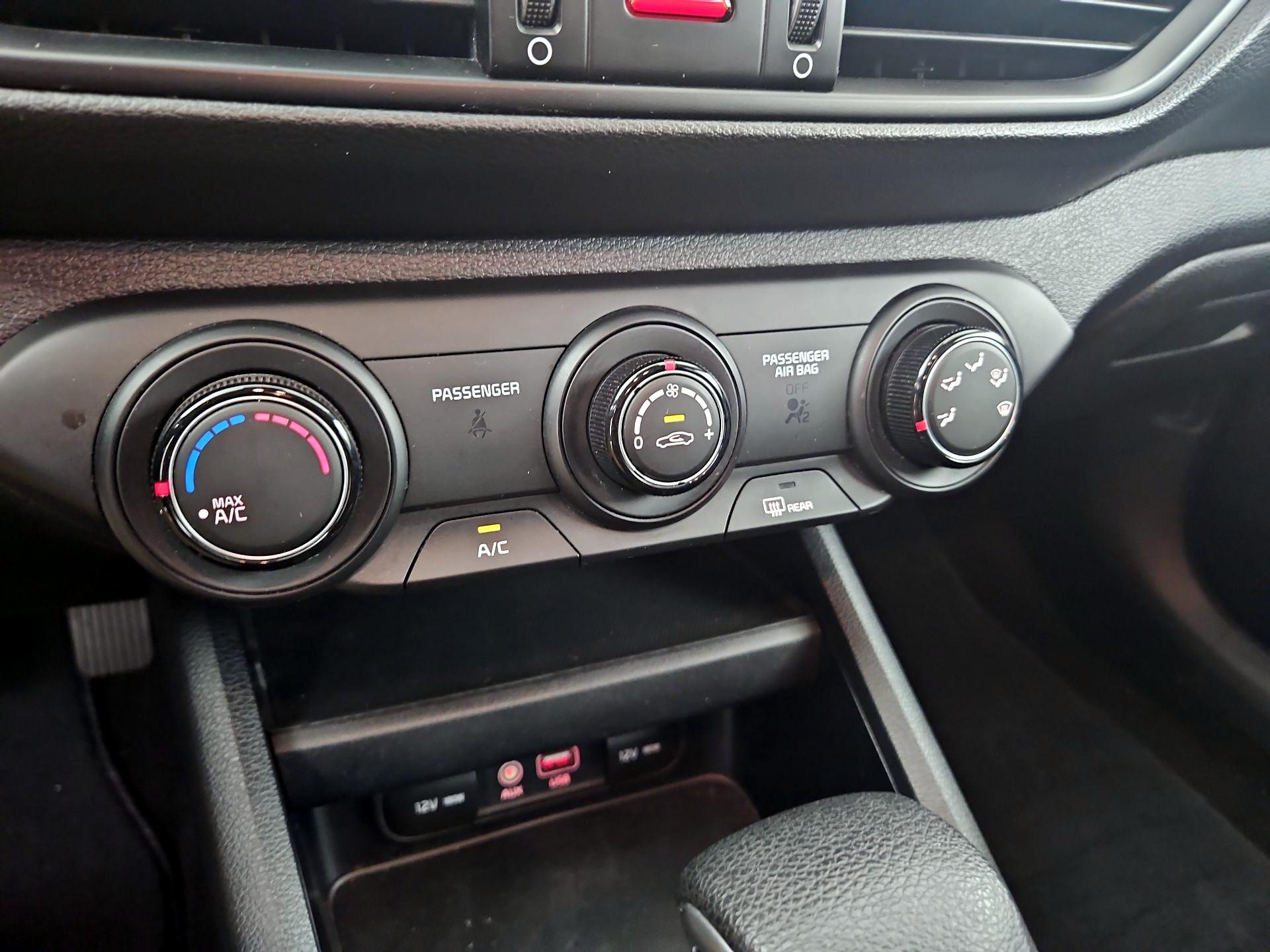 Thumbnail: 2020 Kia Forte - 16