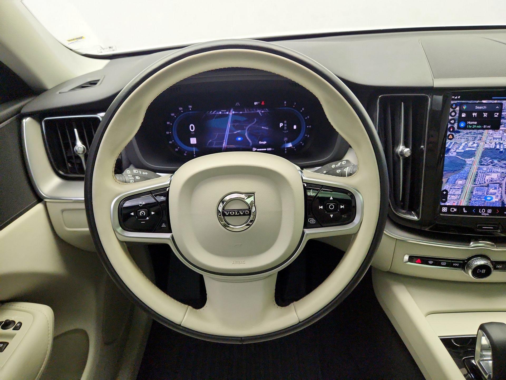 Thumbnail: 2025 Volvo XC60 - 10