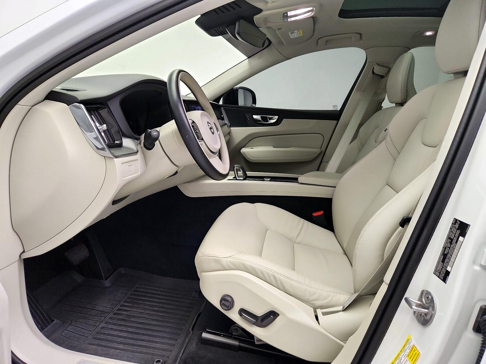 Thumbnail: 2025 Volvo XC60 - 11