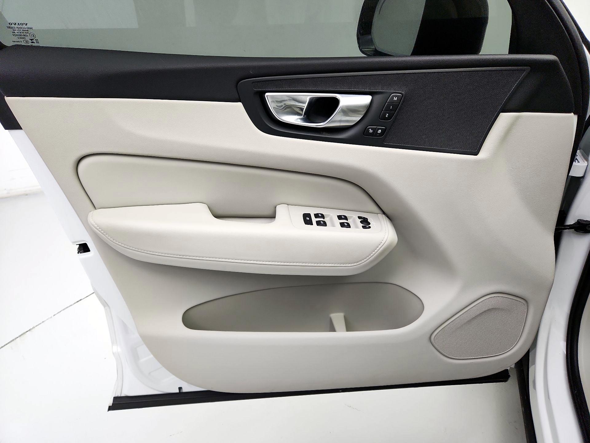 Thumbnail: 2025 Volvo XC60 - 12