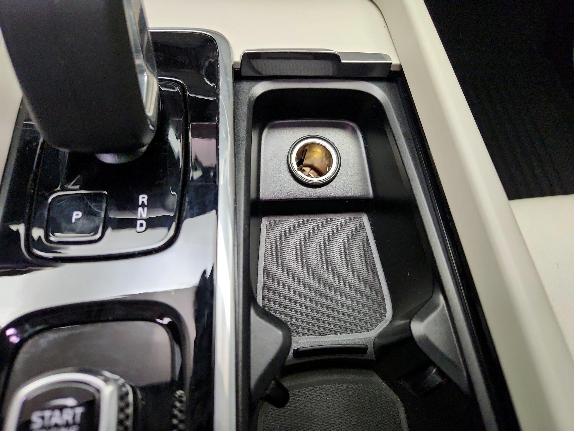 Thumbnail: 2025 Volvo XC60 - 19