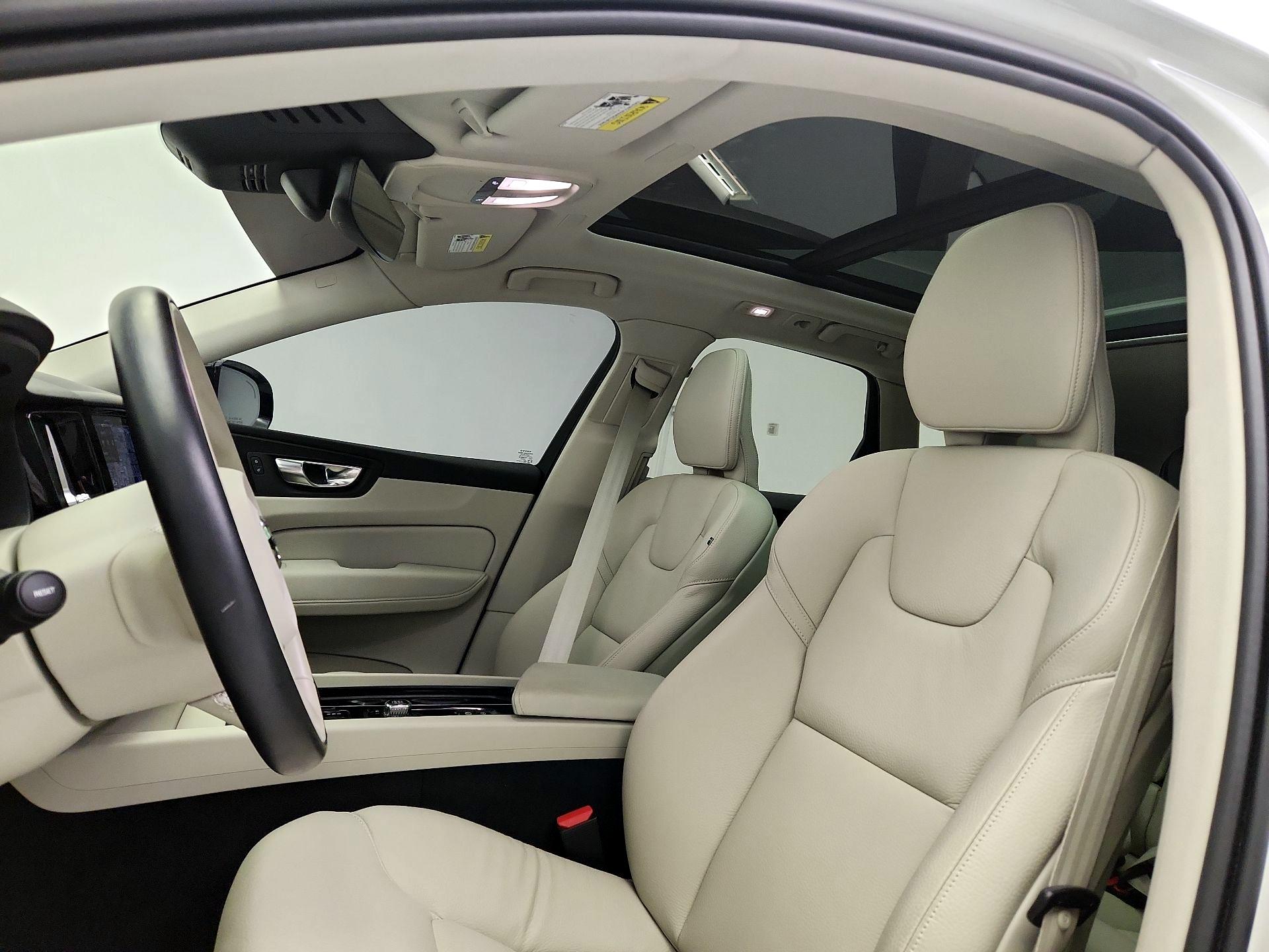 Thumbnail: 2025 Volvo XC60 - 20