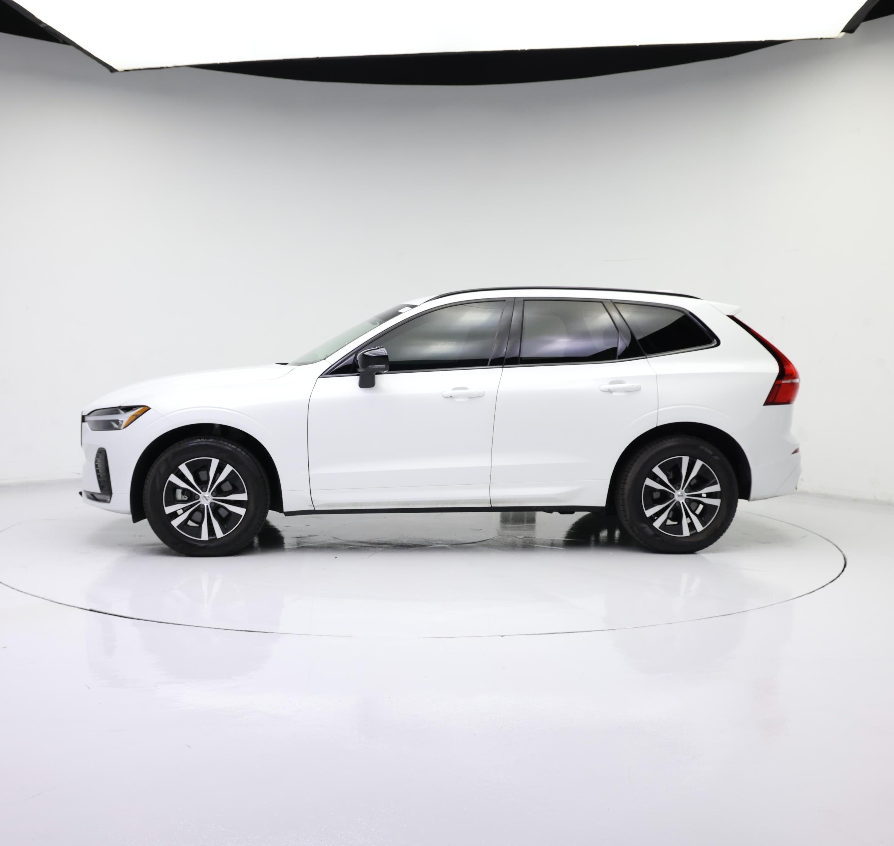 Thumbnail: 2025 Volvo XC60 - 3