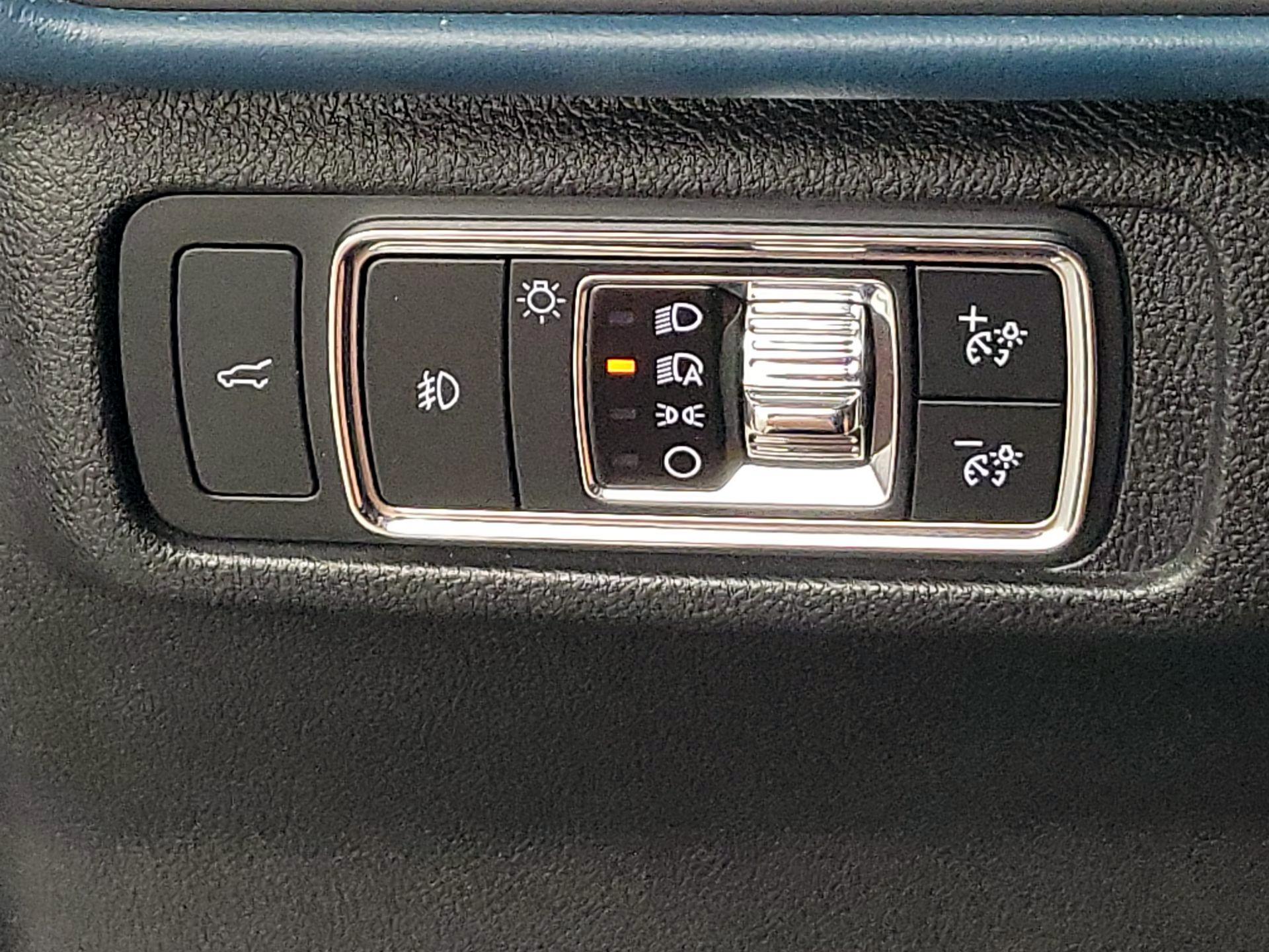 Thumbnail: 2021 Lincoln Corsair - 13