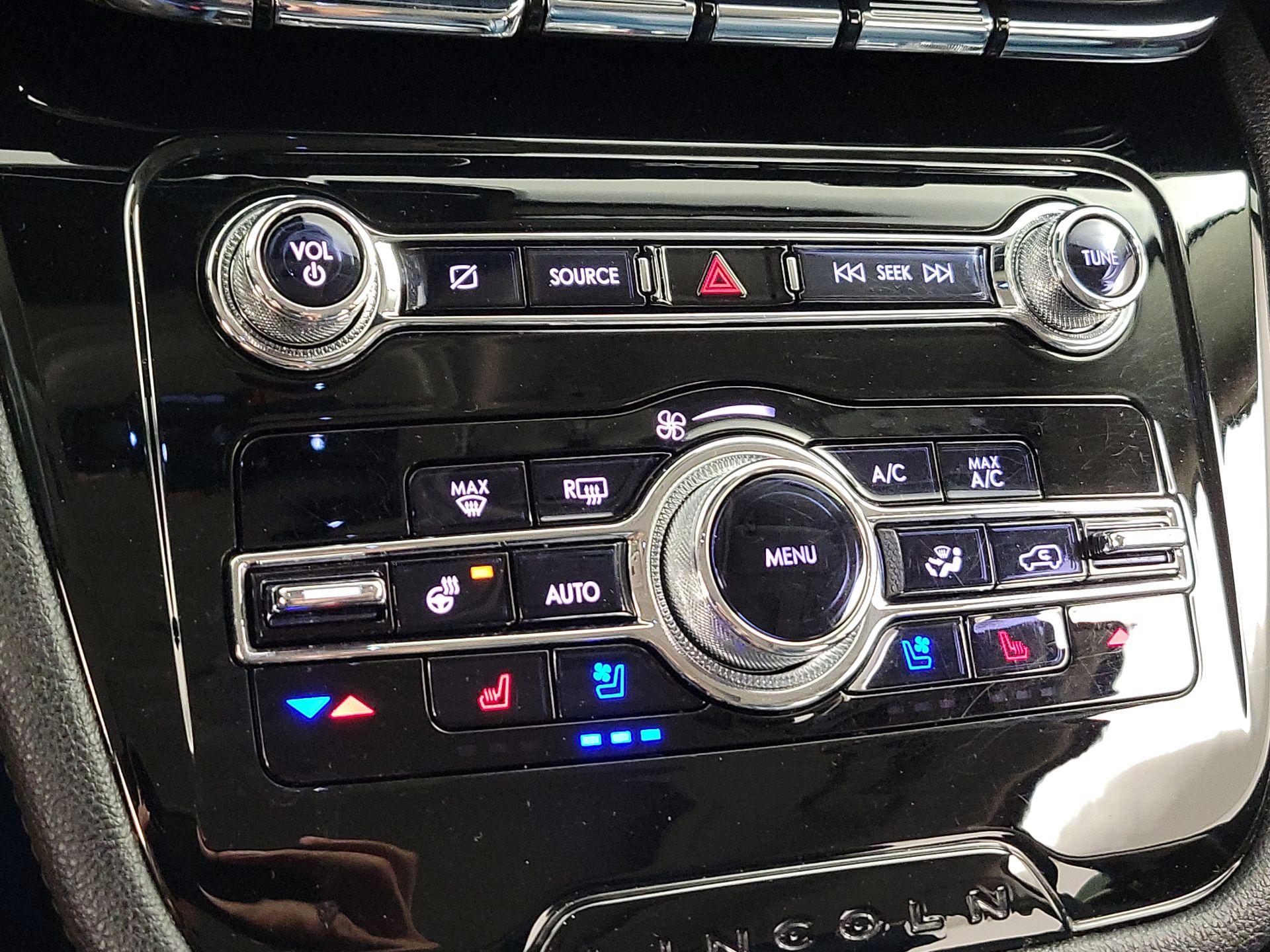 Thumbnail: 2021 Lincoln Corsair - 17