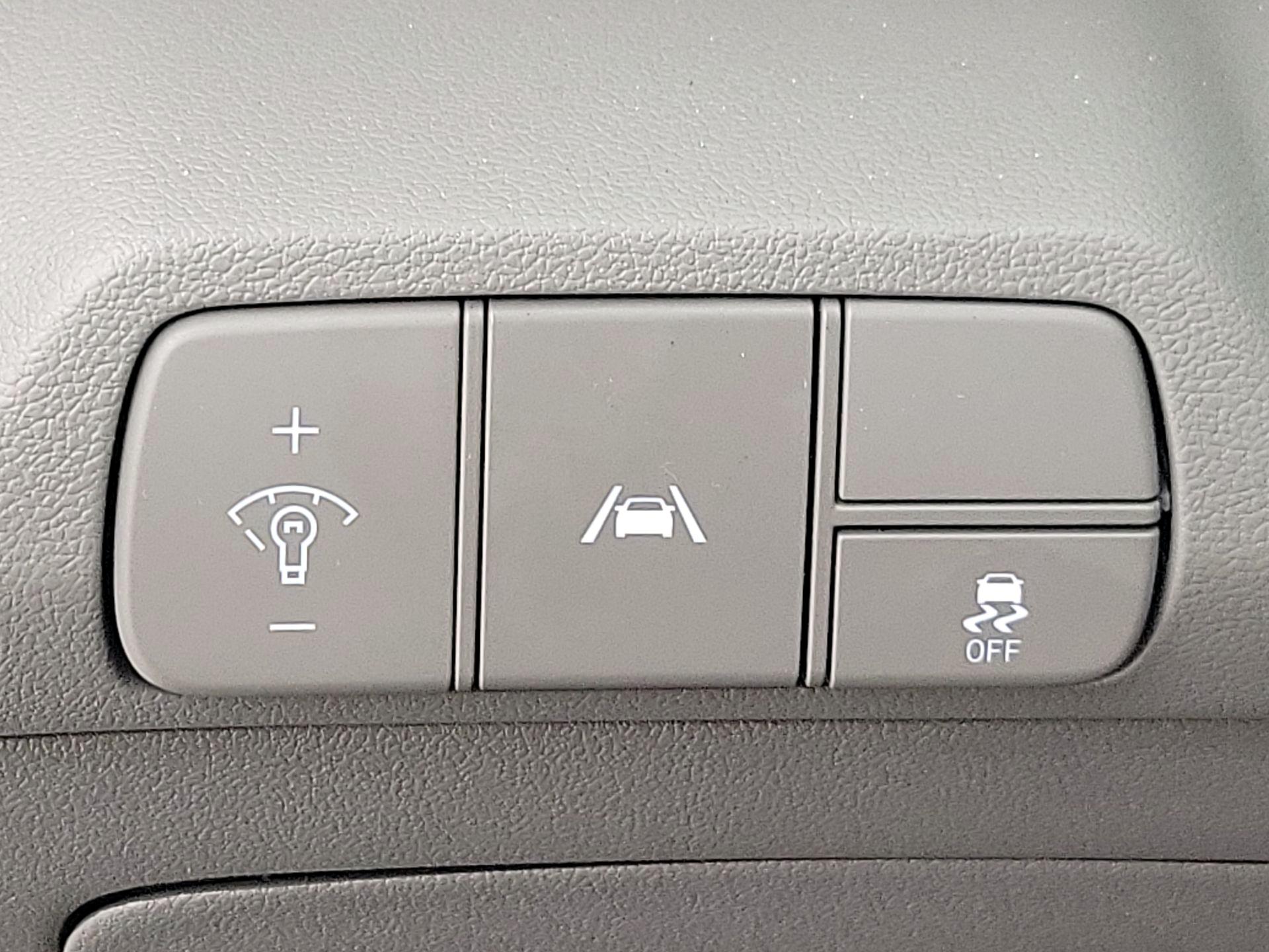 Thumbnail: 2023 Hyundai Elantra - 13