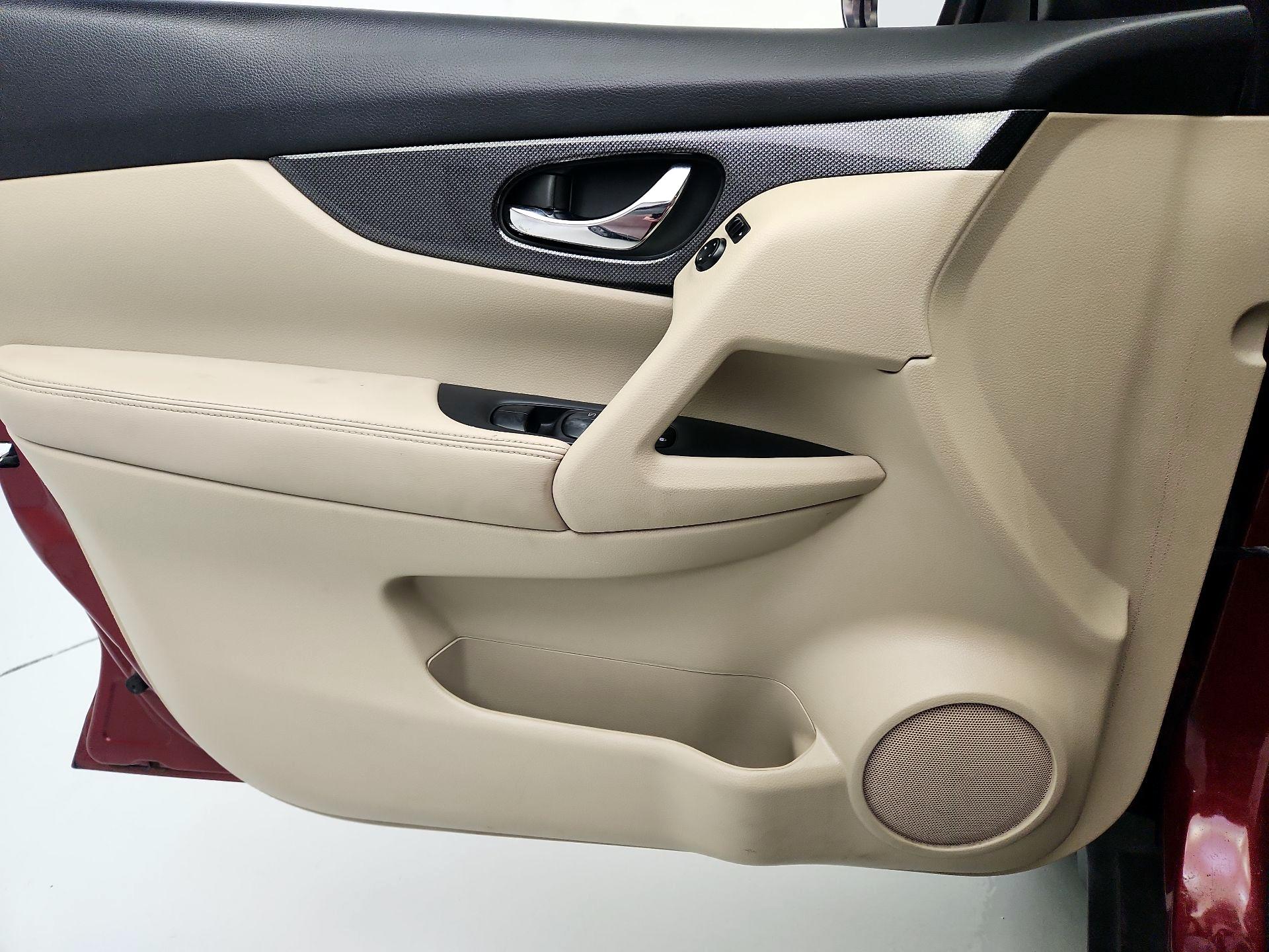 Thumbnail: 2016 Nissan Rogue - 12