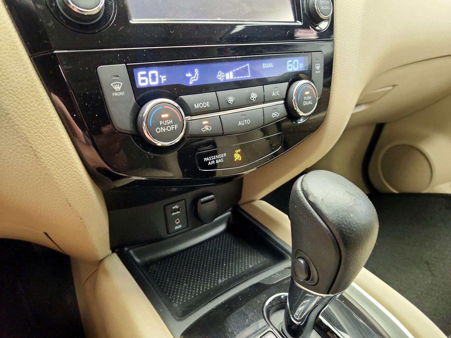 Thumbnail: 2016 Nissan Rogue - 17