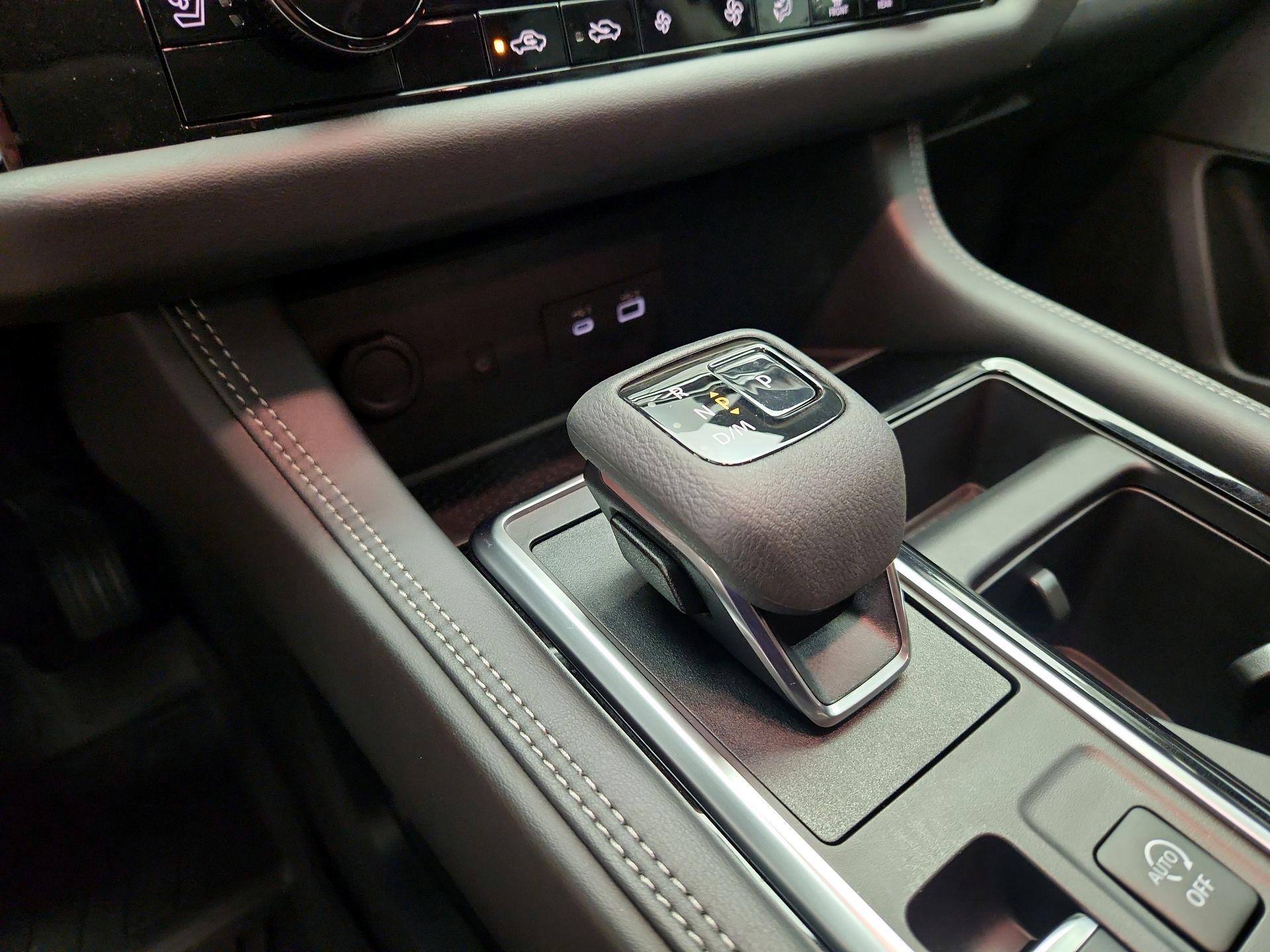 Thumbnail: 2023 Nissan Pathfinder - 18