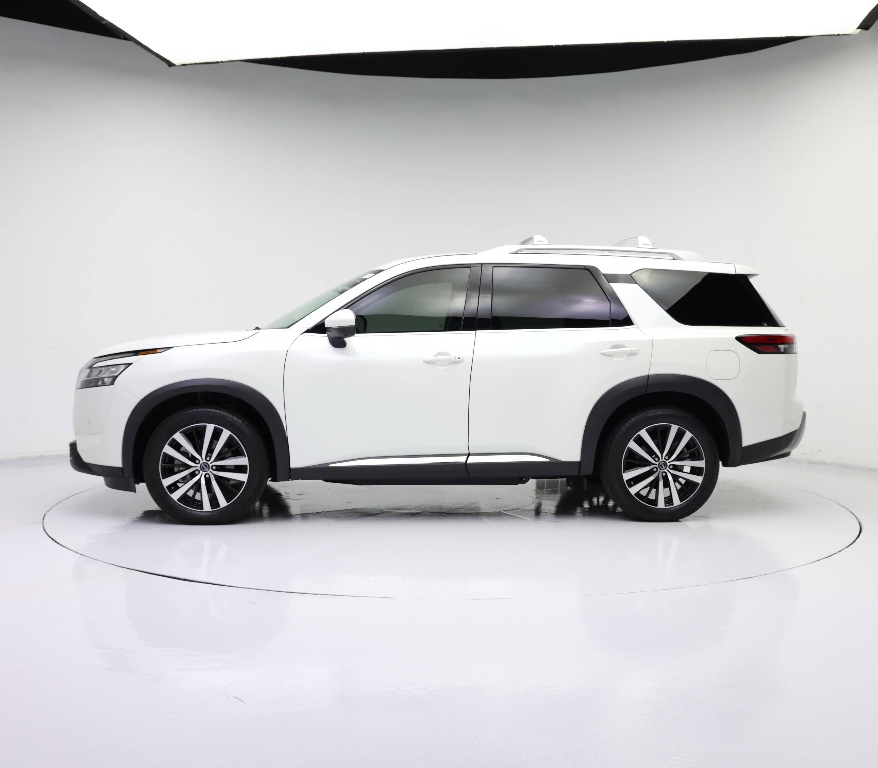 Thumbnail: 2023 Nissan Pathfinder - 3