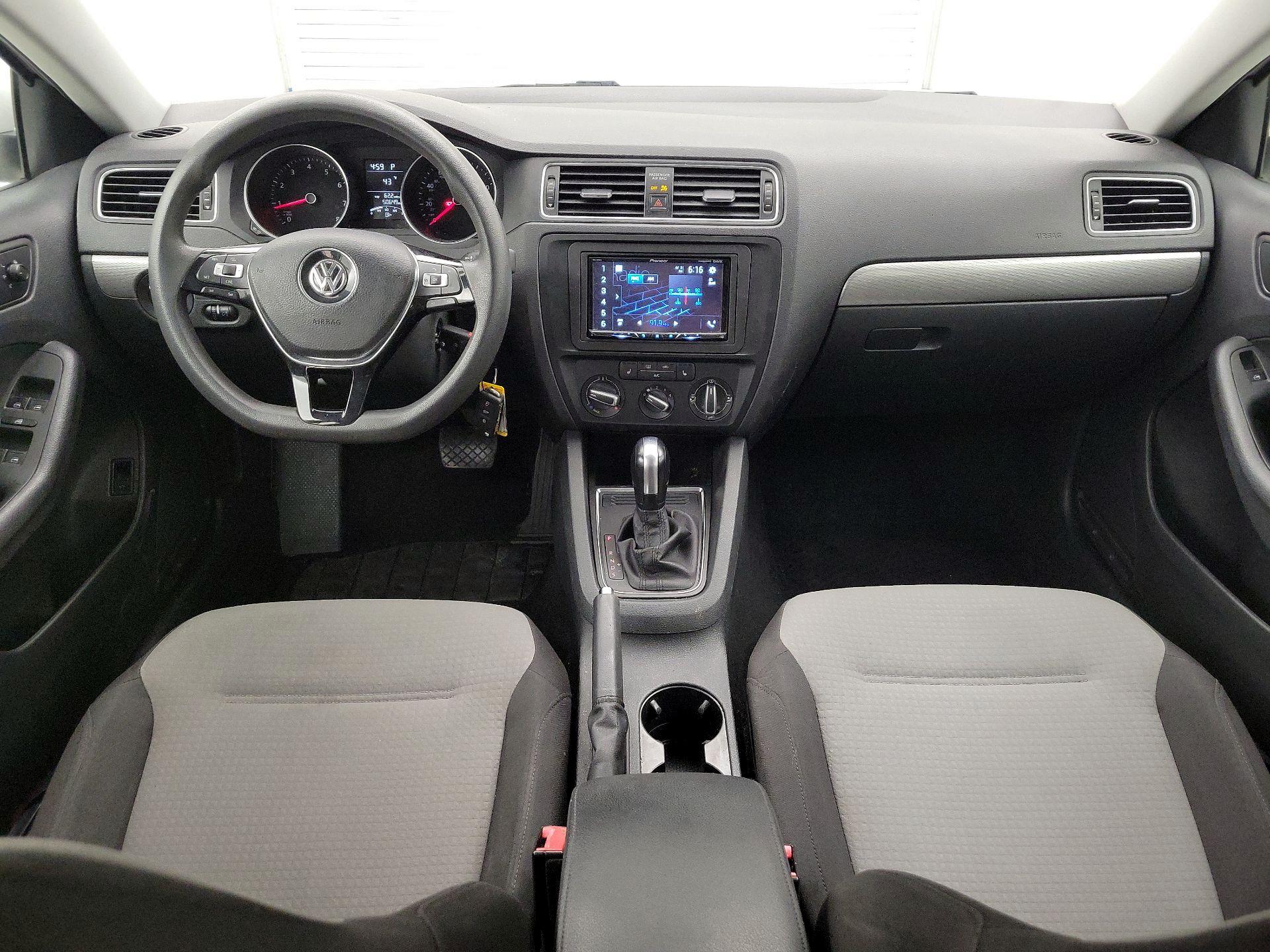 Thumbnail: 2017 Volkswagen Jetta - 9