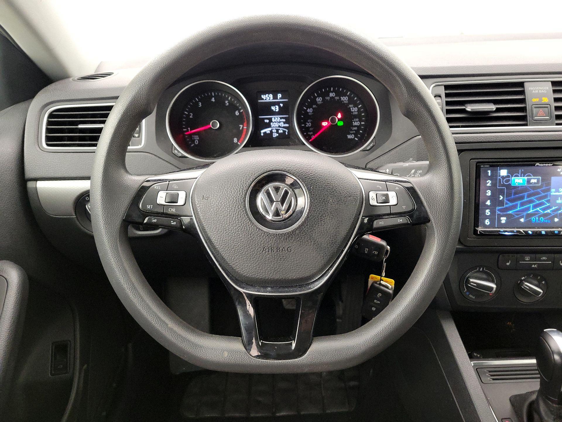 Thumbnail: 2017 Volkswagen Jetta - 10