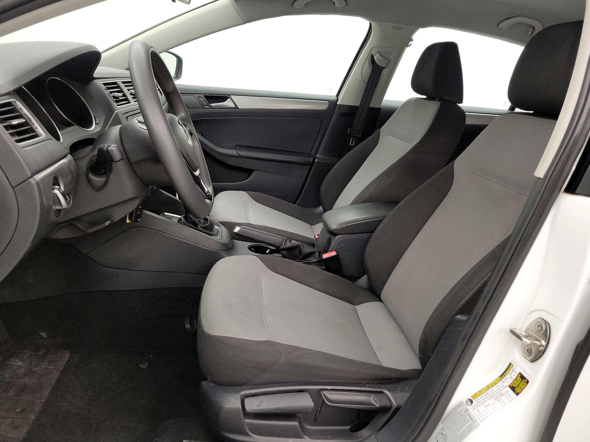 Thumbnail: 2017 Volkswagen Jetta - 11