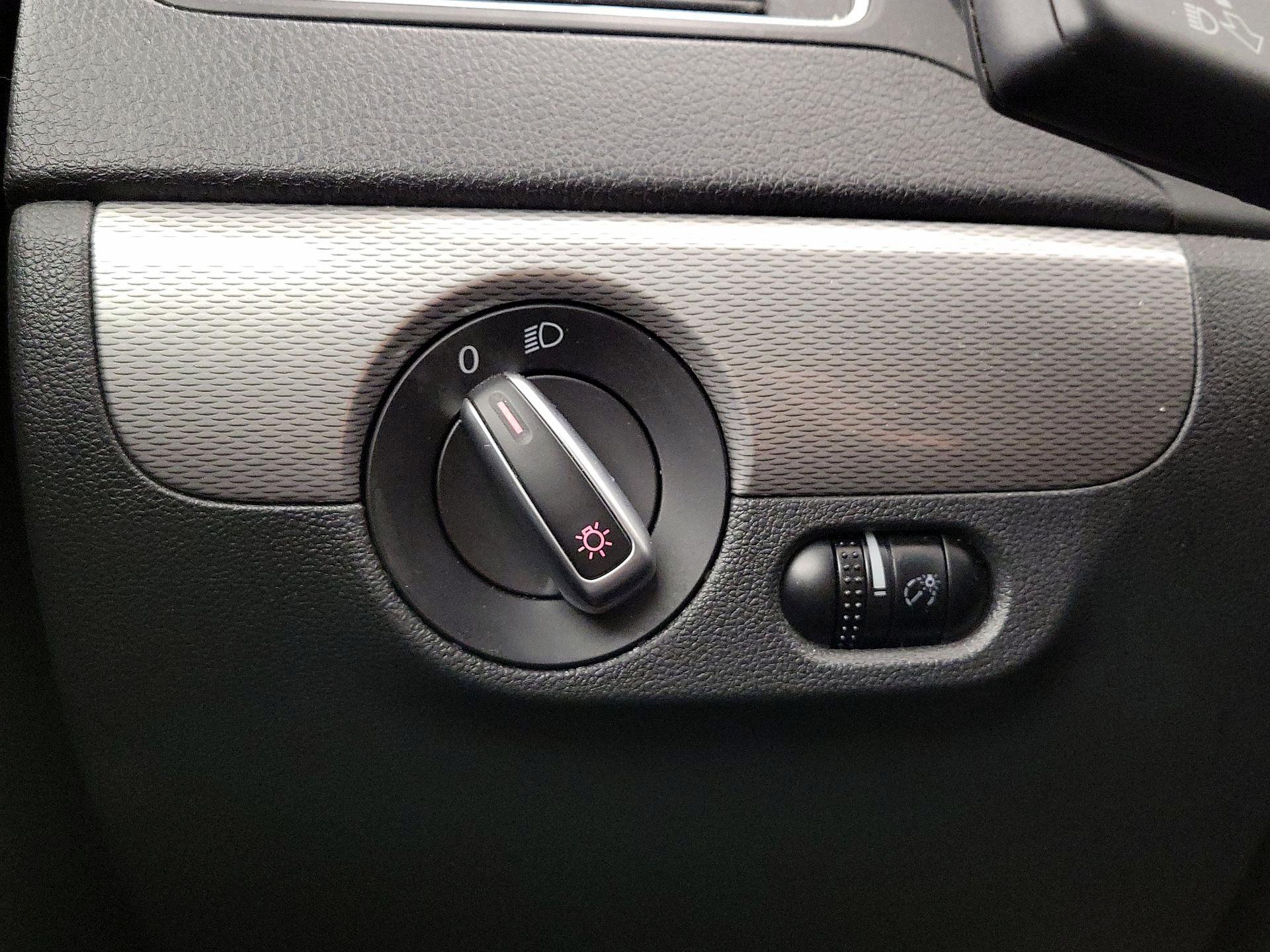 Thumbnail: 2017 Volkswagen Jetta - 13