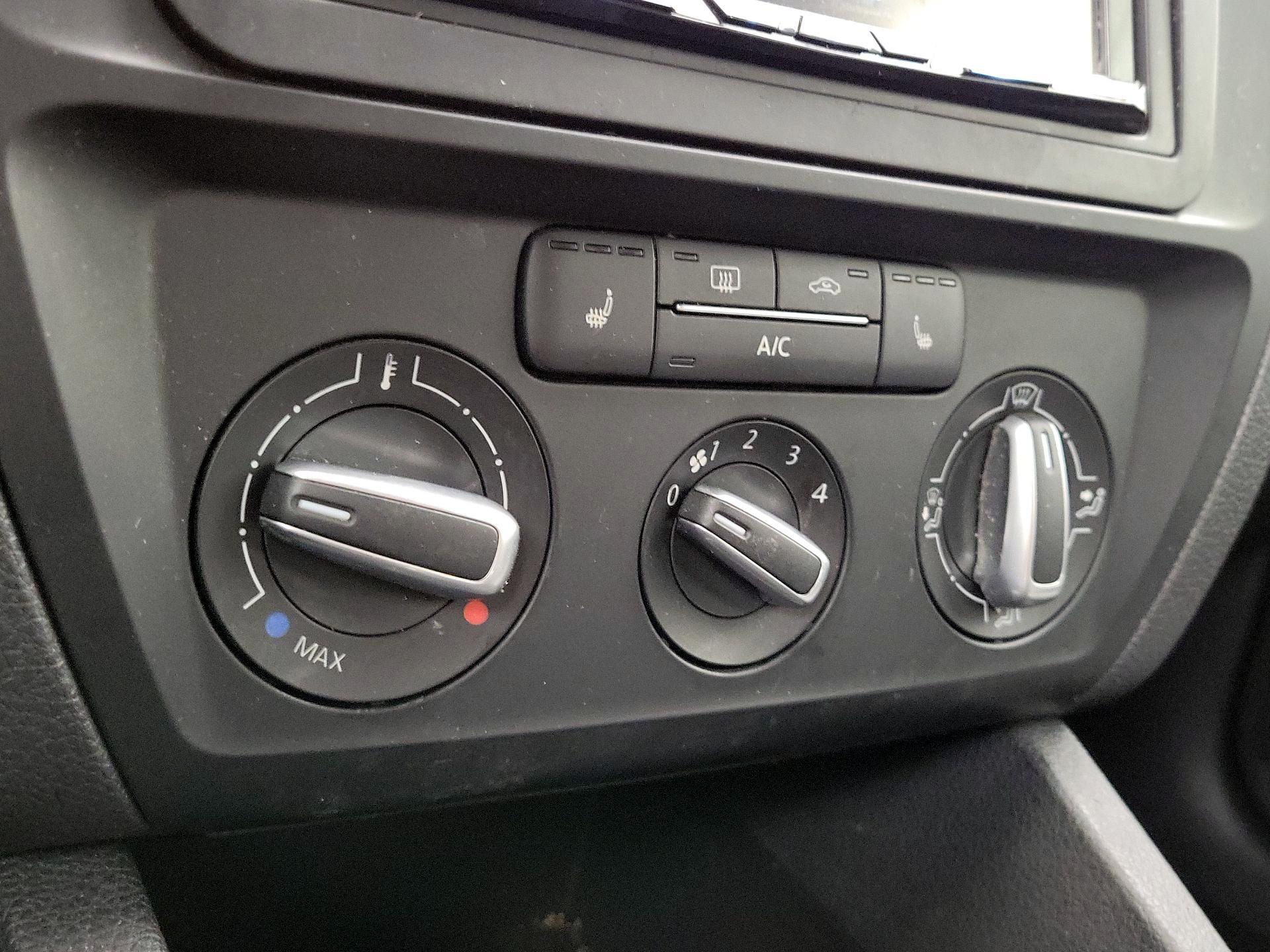 Thumbnail: 2017 Volkswagen Jetta - 16