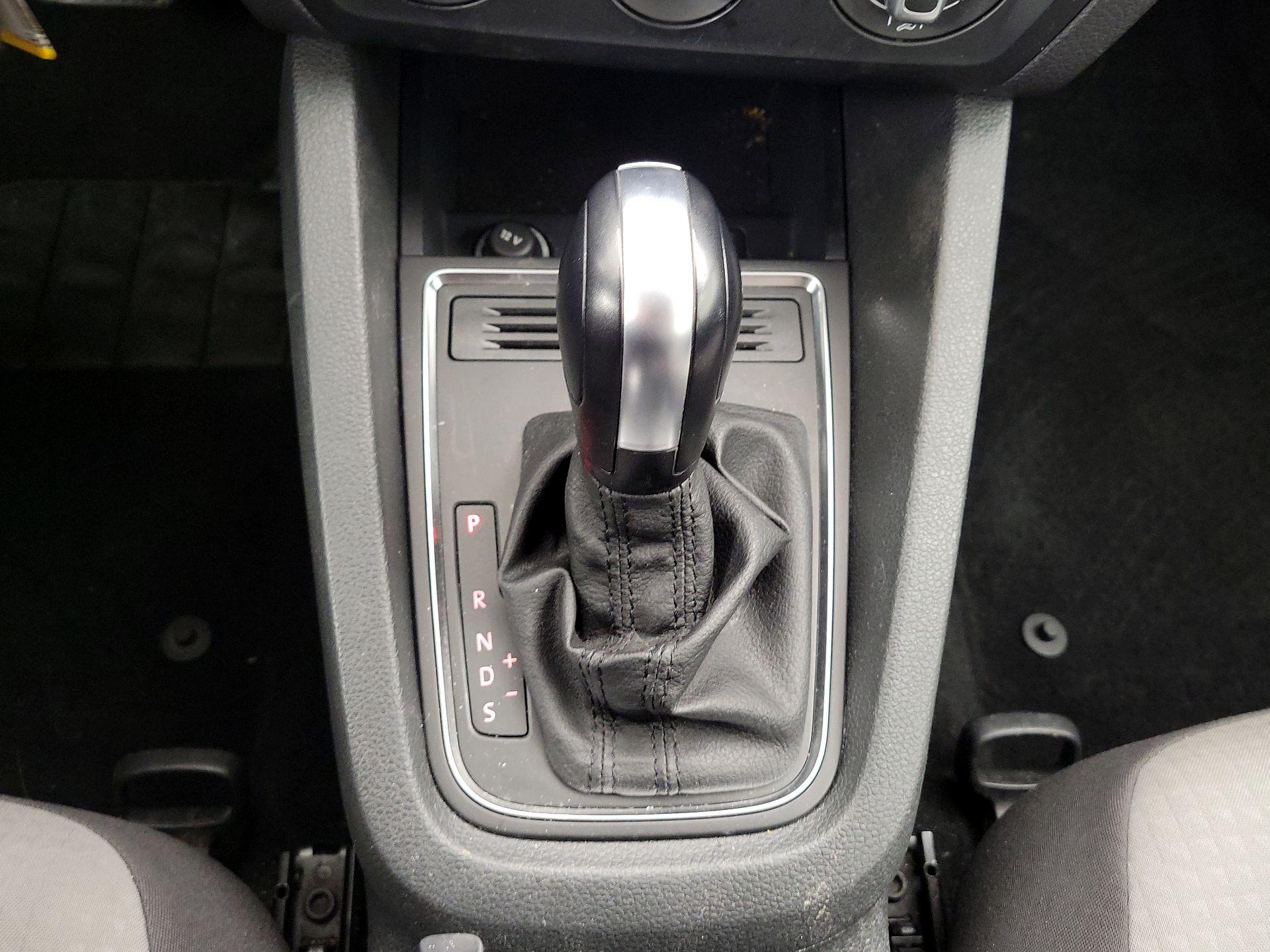 Thumbnail: 2017 Volkswagen Jetta - 17