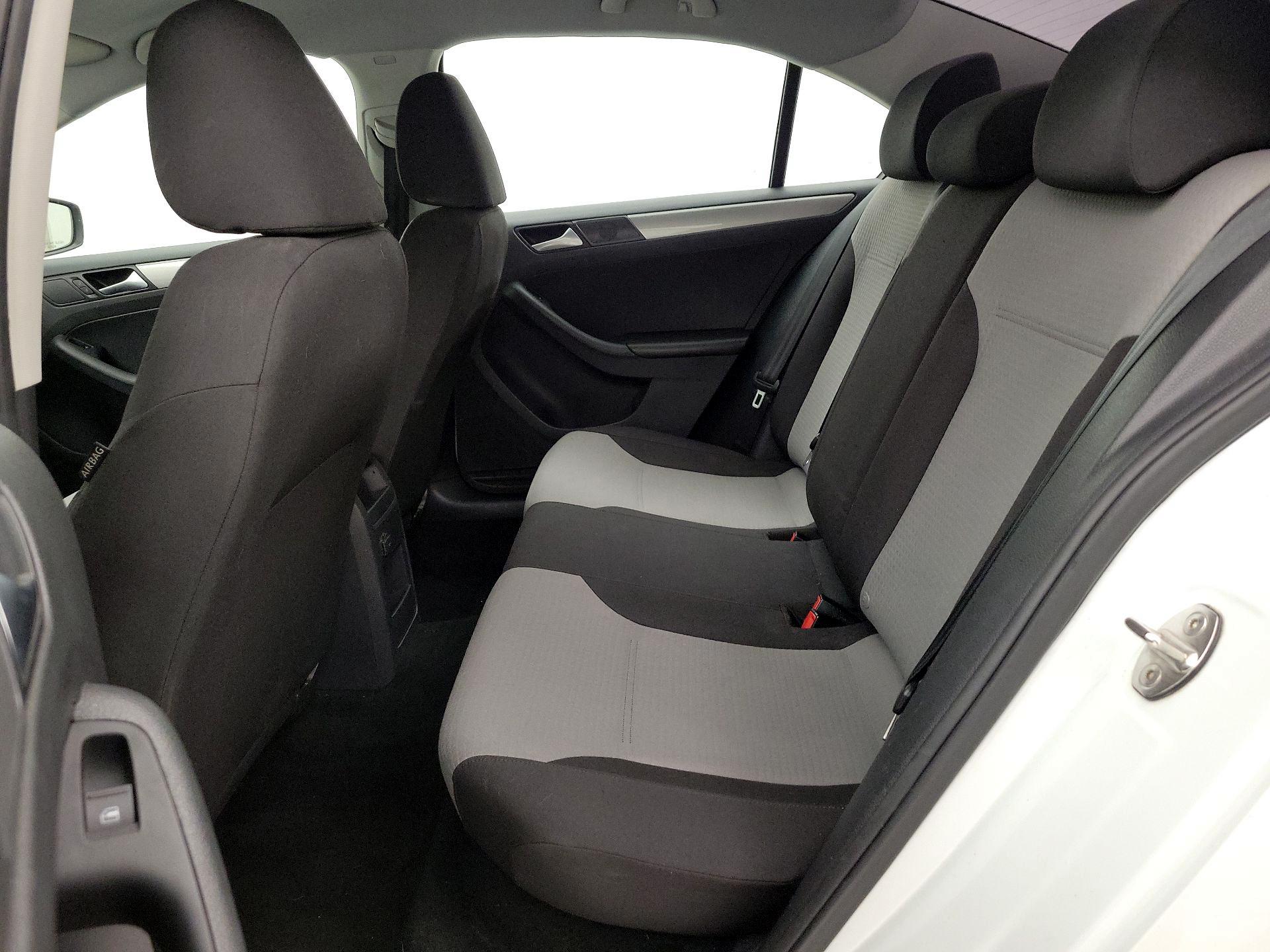 Thumbnail: 2017 Volkswagen Jetta - 19