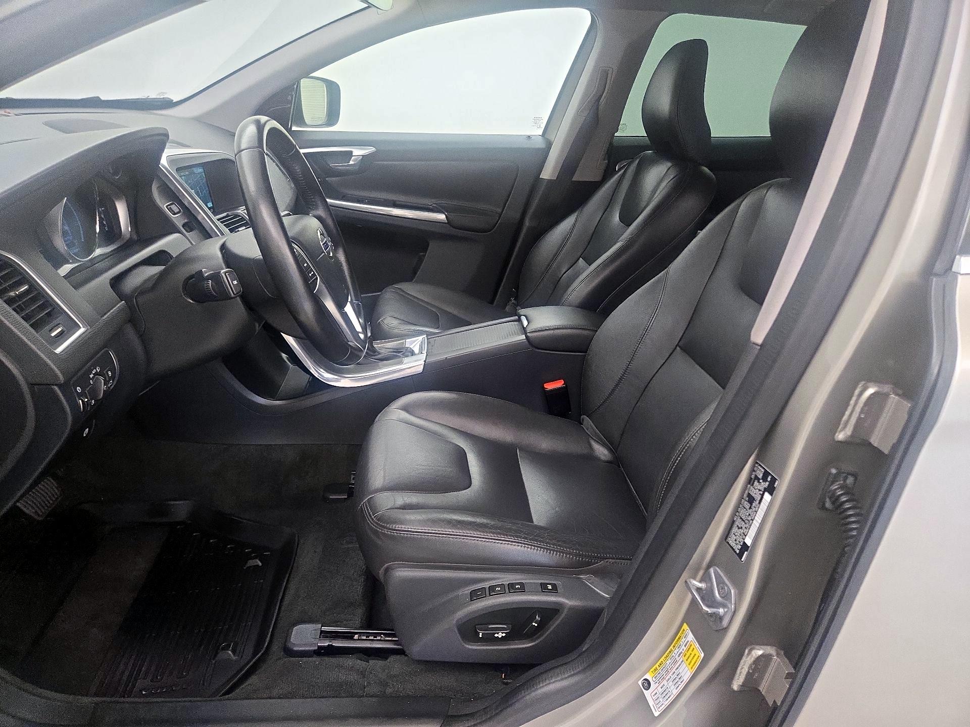 Thumbnail: 2016 Volvo XC60 - 11