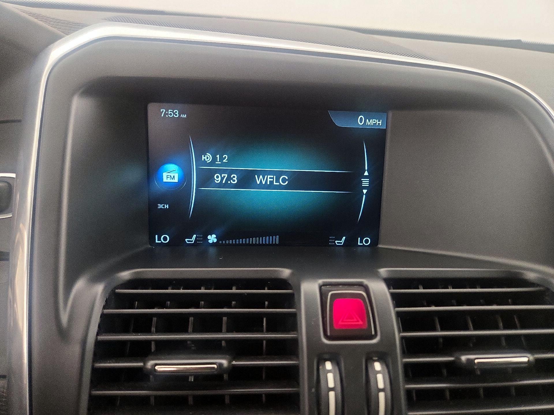 Thumbnail: 2016 Volvo XC60 - 16