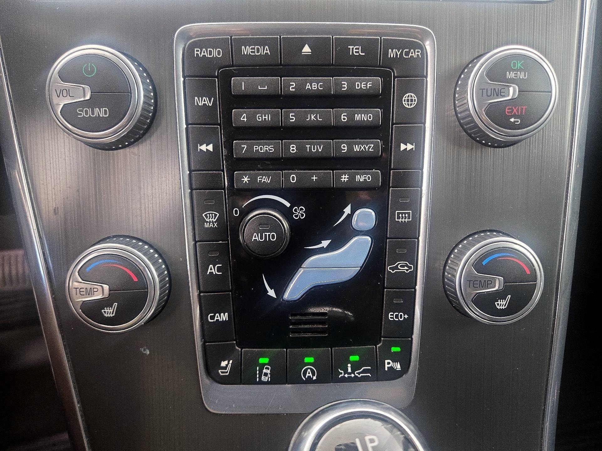 Thumbnail: 2016 Volvo XC60 - 17