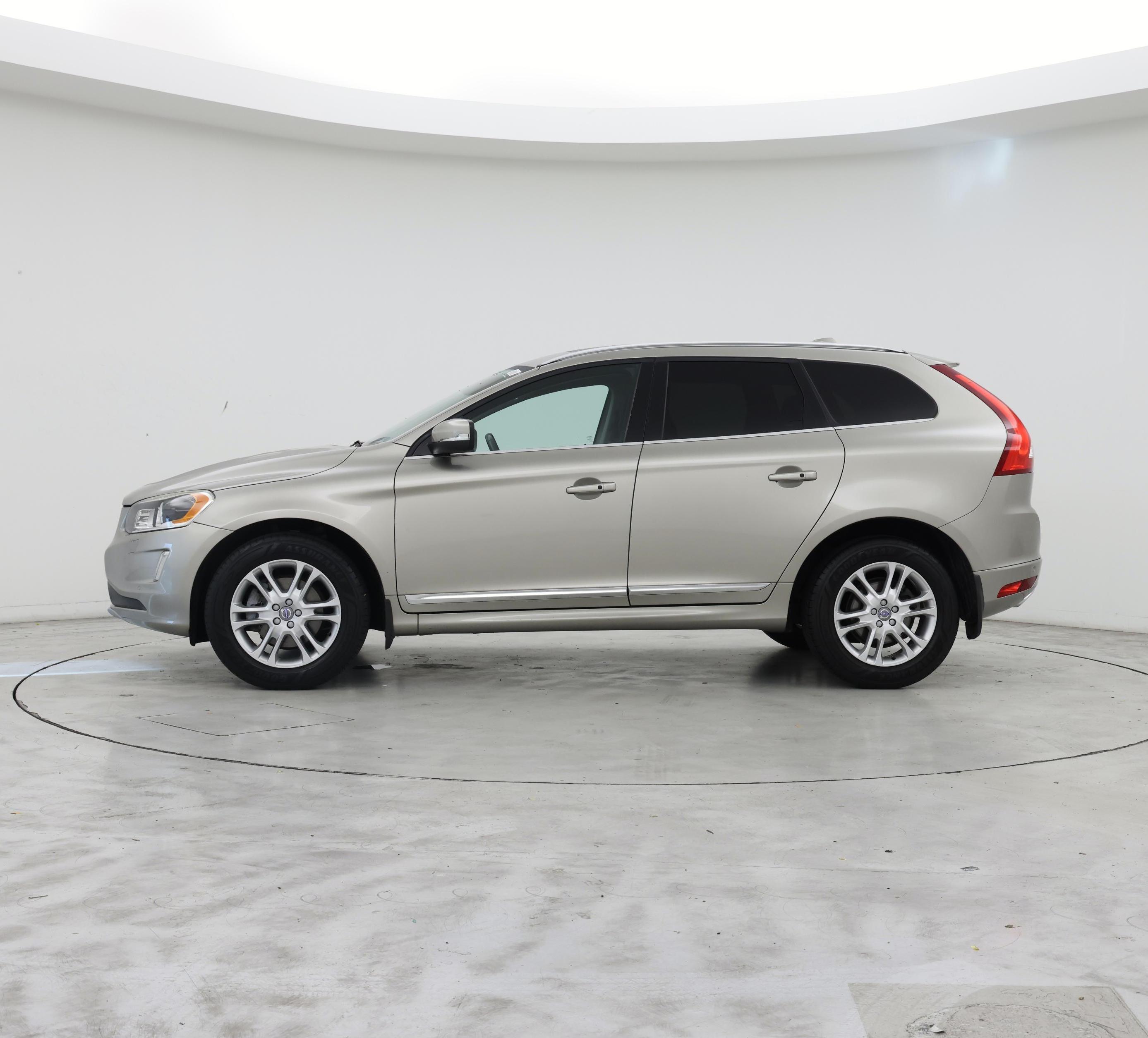 Thumbnail: 2016 Volvo XC60 - 3