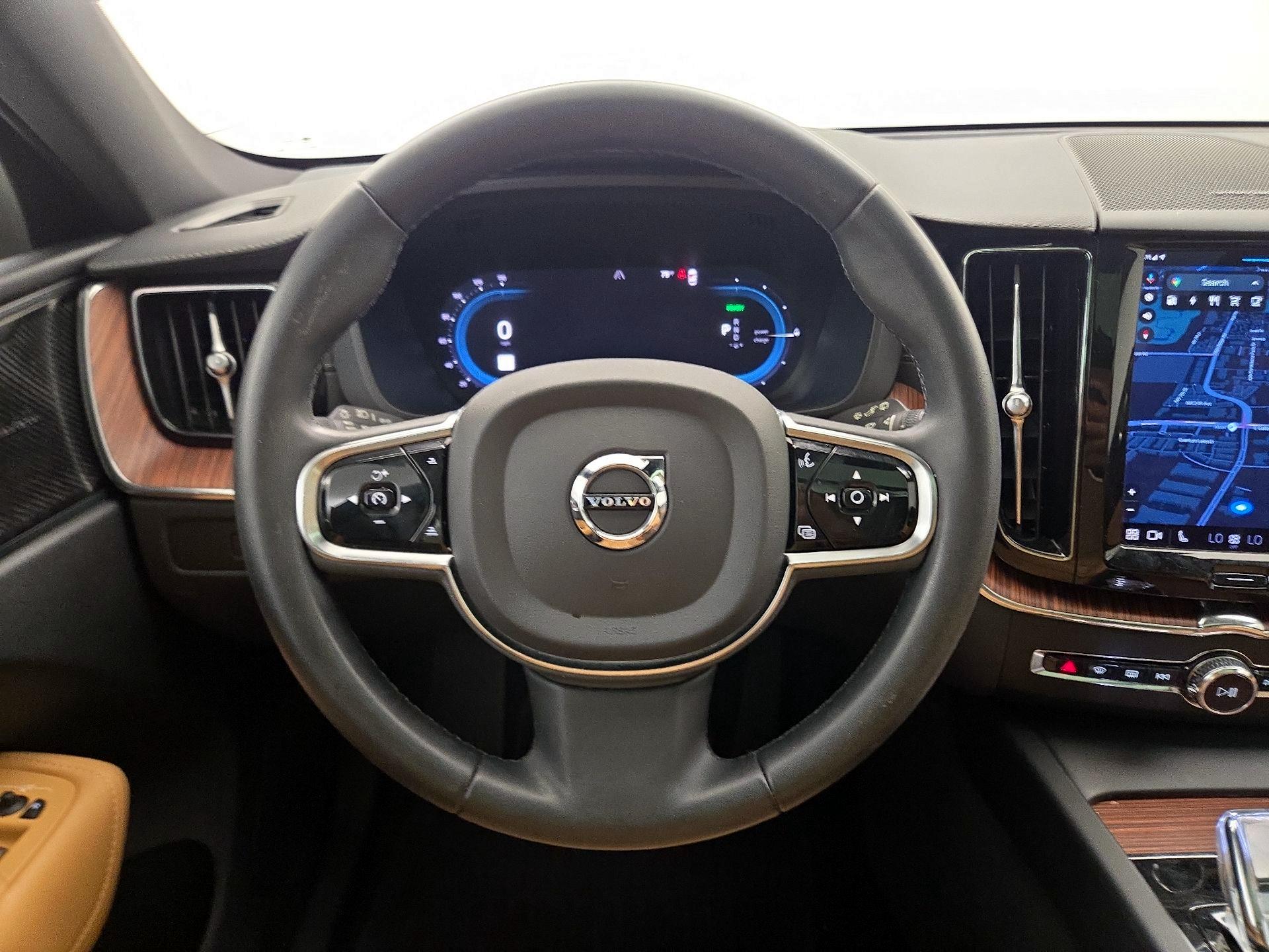 Thumbnail: 2023 Volvo XC60 - 10