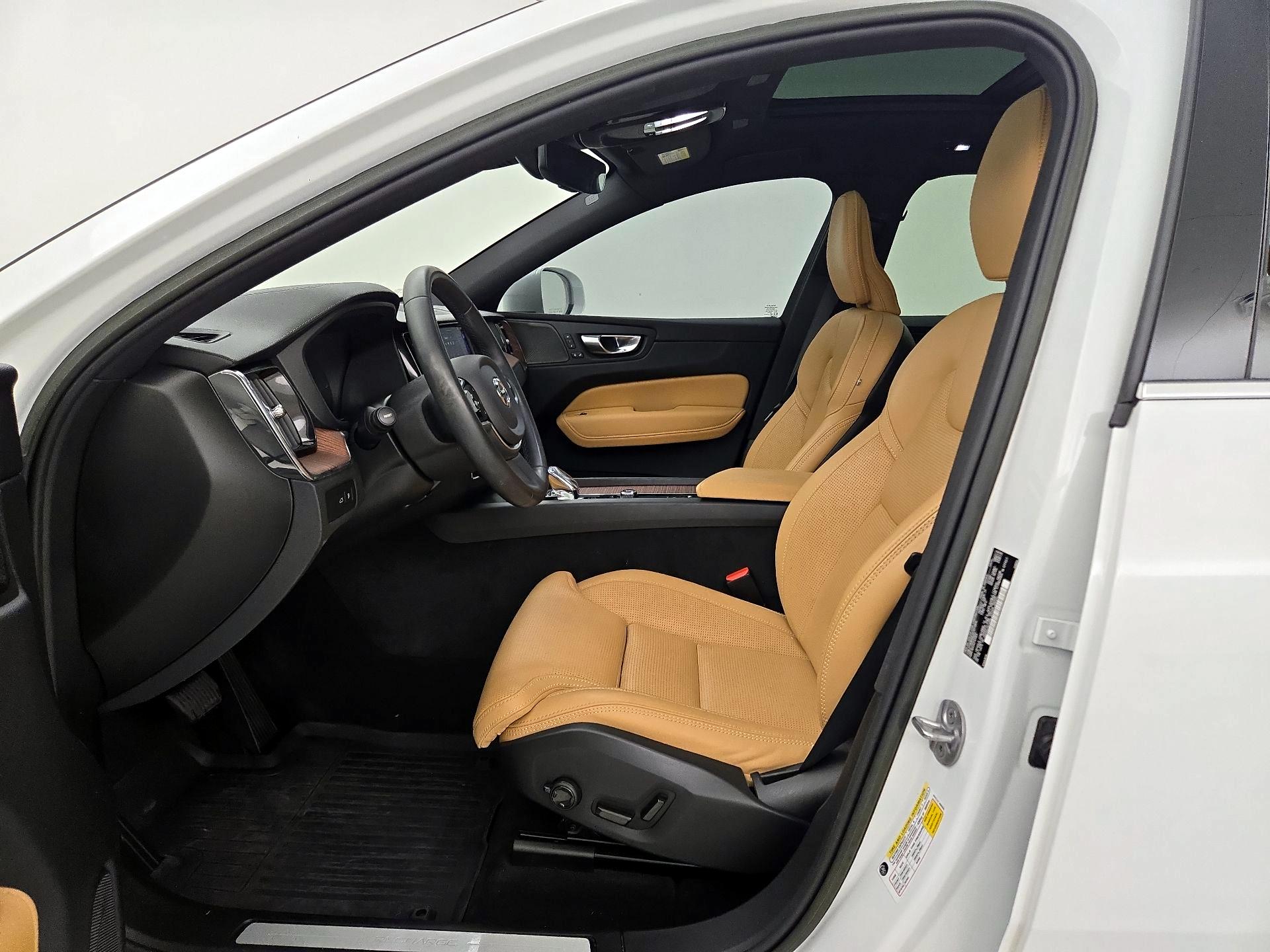 Thumbnail: 2023 Volvo XC60 - 11