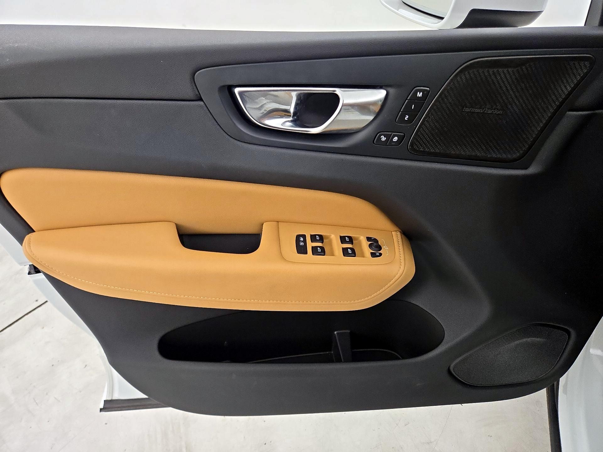 Thumbnail: 2023 Volvo XC60 - 12