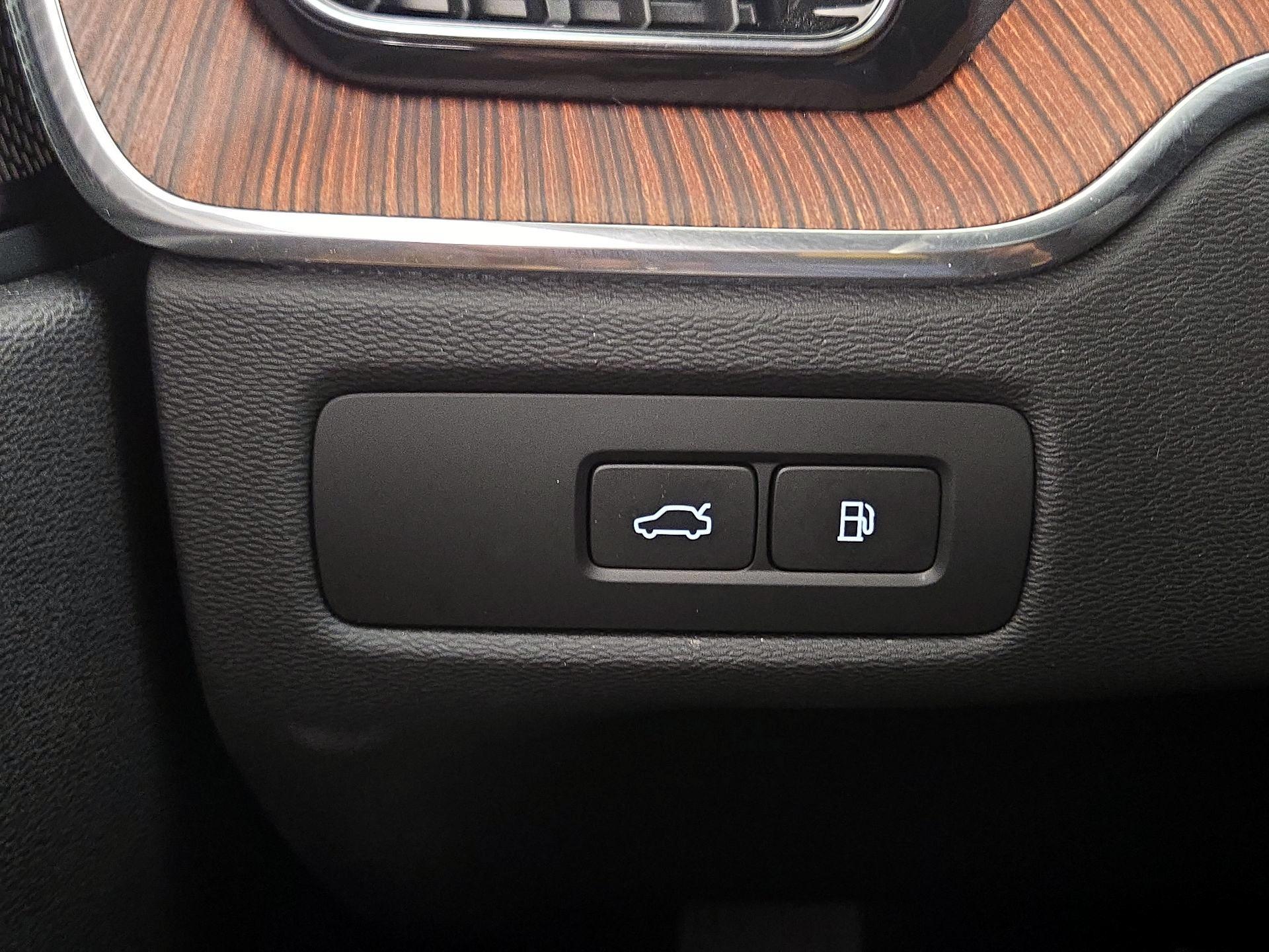 Thumbnail: 2023 Volvo XC60 - 13