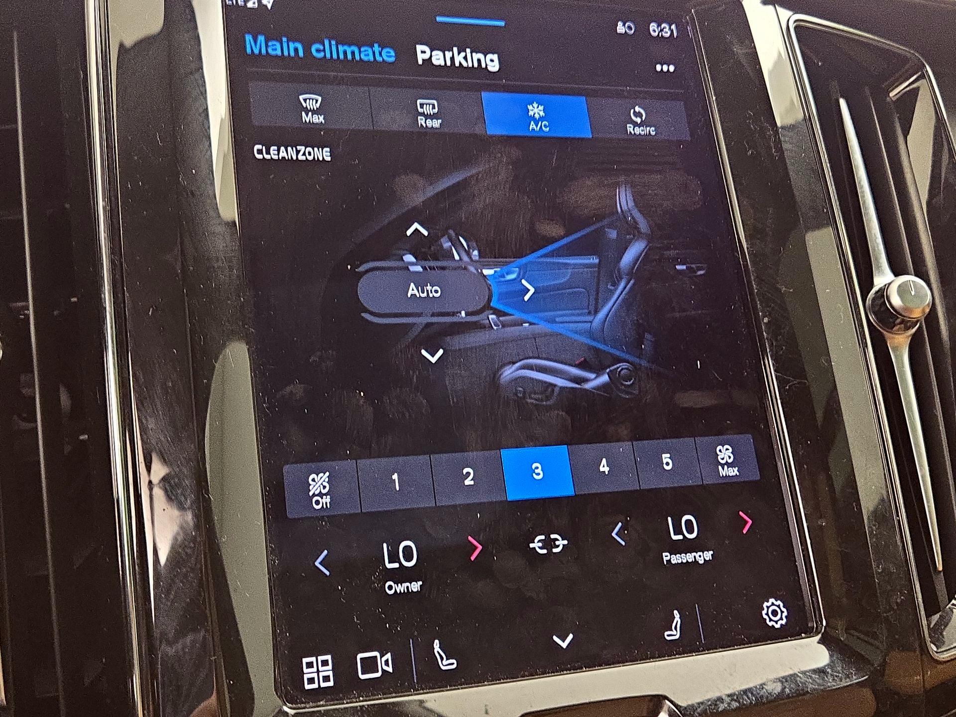 Thumbnail: 2023 Volvo XC60 - 17