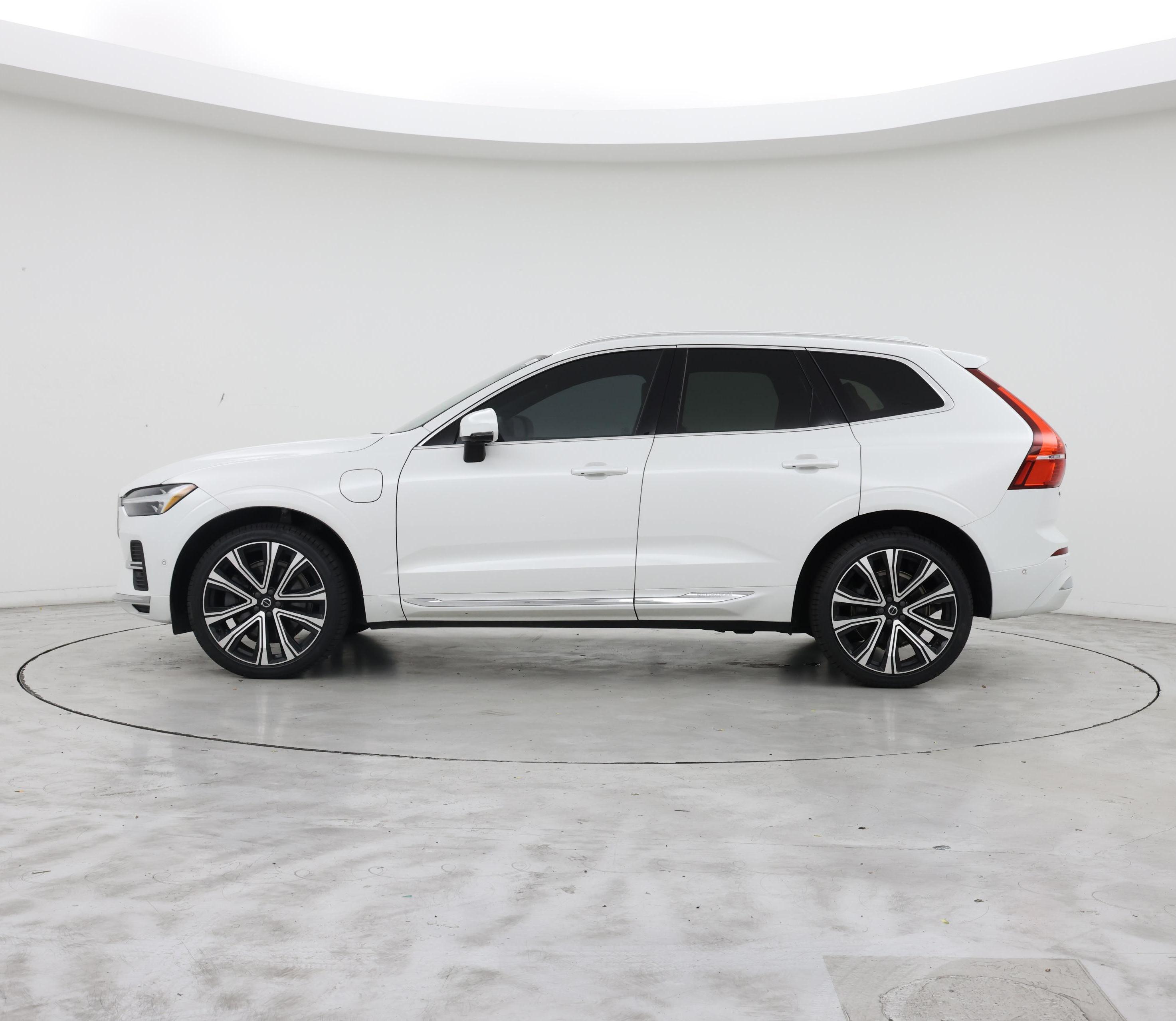 Thumbnail: 2023 Volvo XC60 - 3