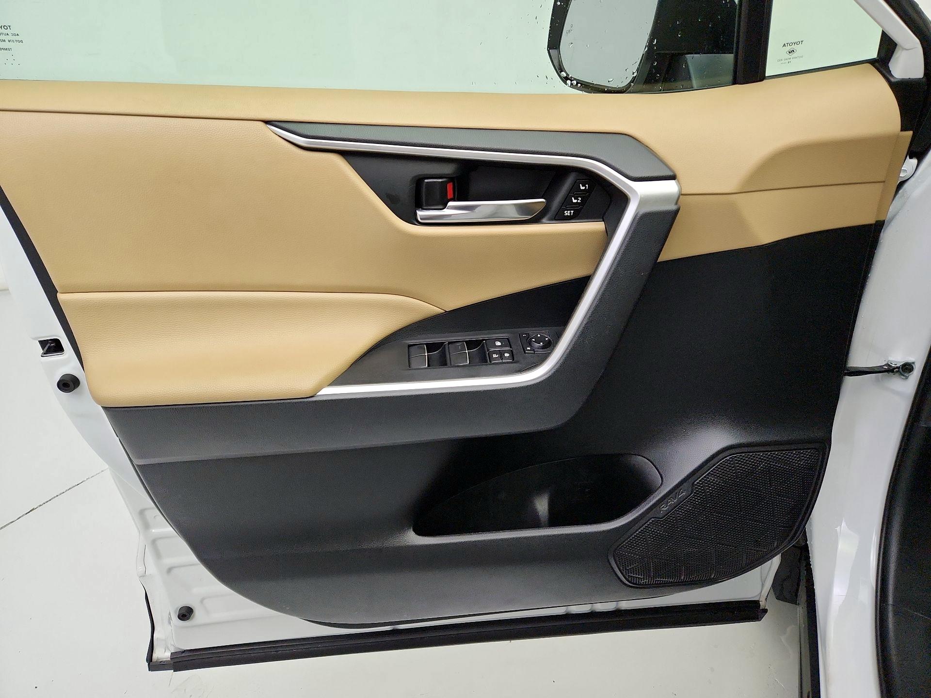 Thumbnail: 2020 Toyota RAV4 - 12