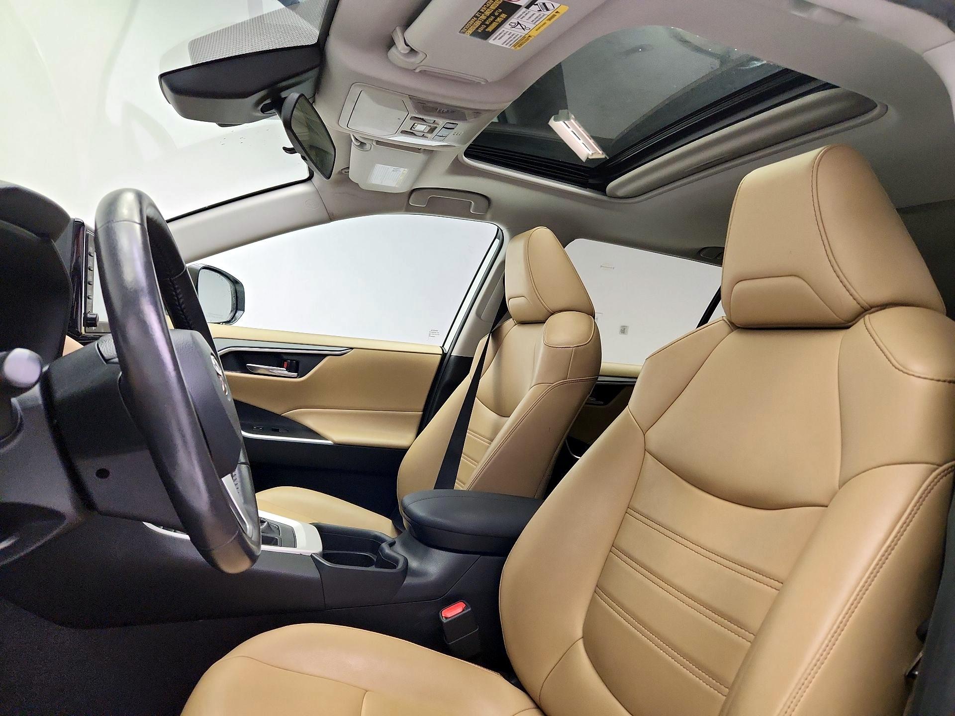 Thumbnail: 2020 Toyota RAV4 - 19