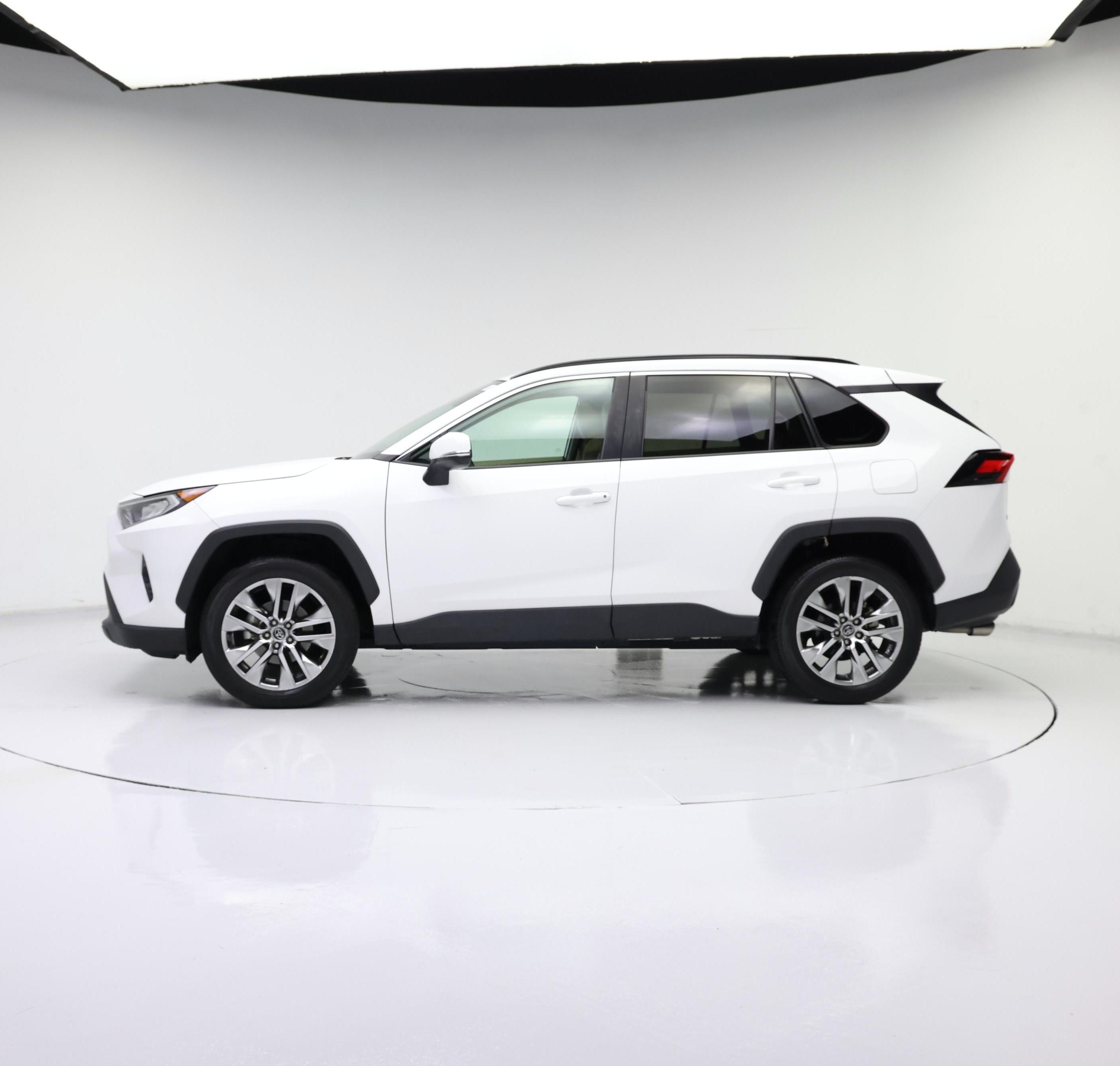 Thumbnail: 2020 Toyota RAV4 - 3