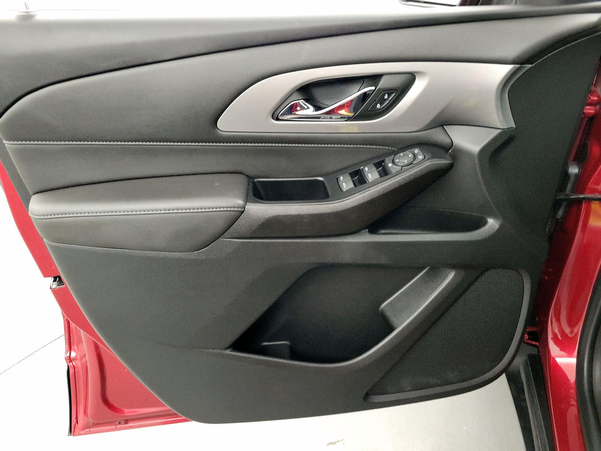 Thumbnail: 2023 Chevrolet Traverse - 12