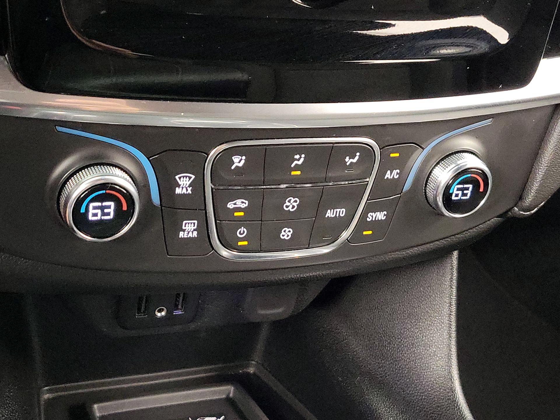 Thumbnail: 2023 Chevrolet Traverse - 16