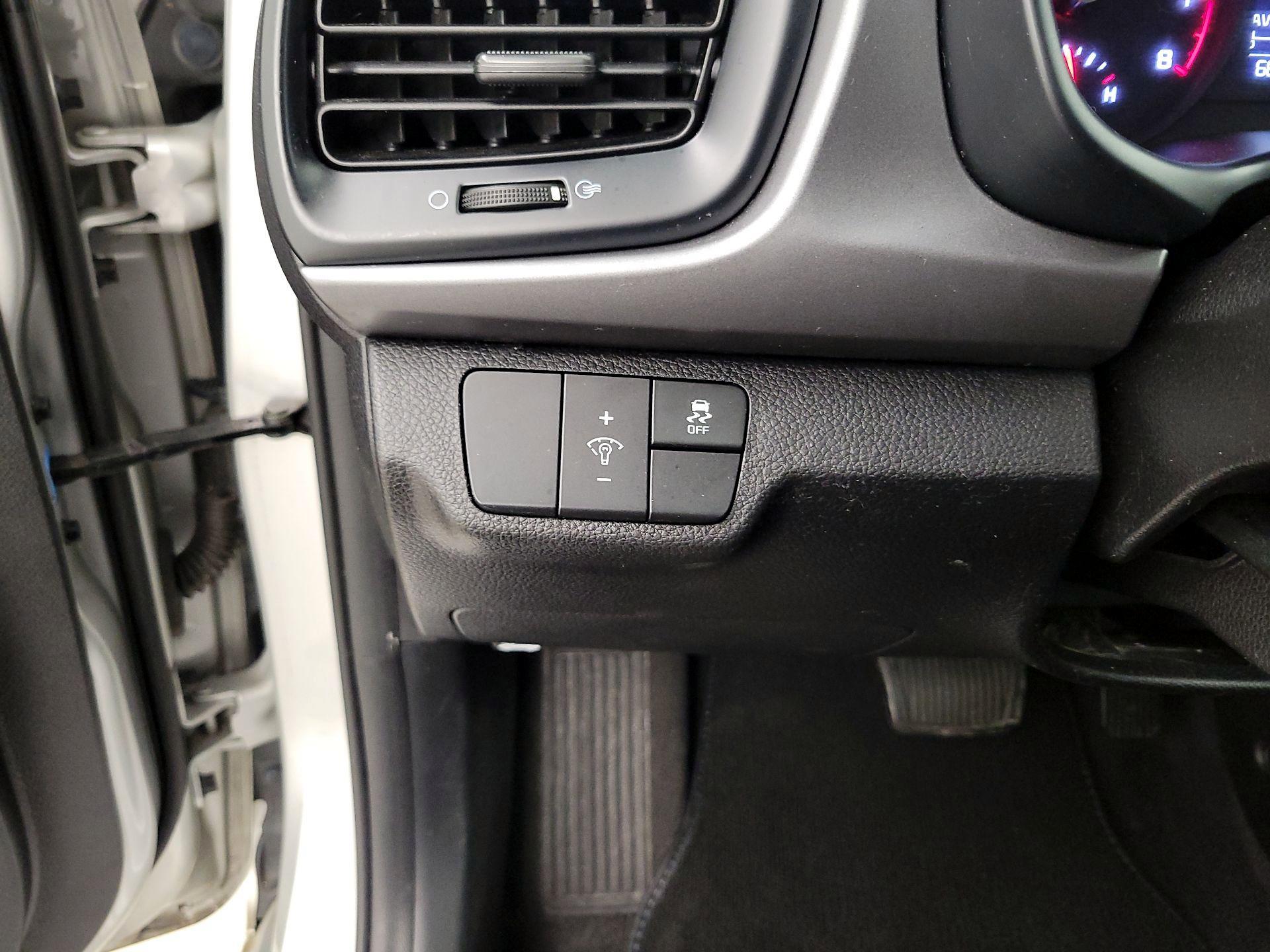 Thumbnail: 2019 Kia Rio - 13