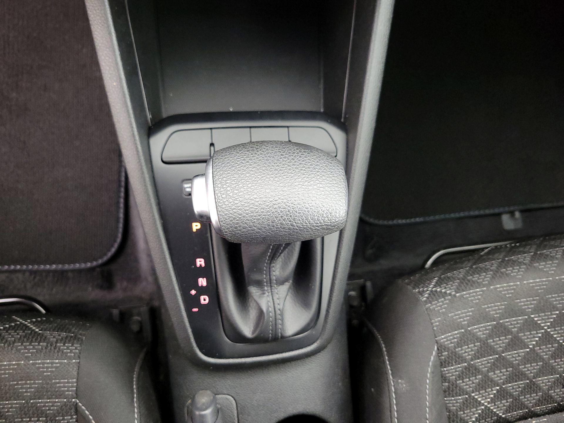 Thumbnail: 2019 Kia Rio - 17