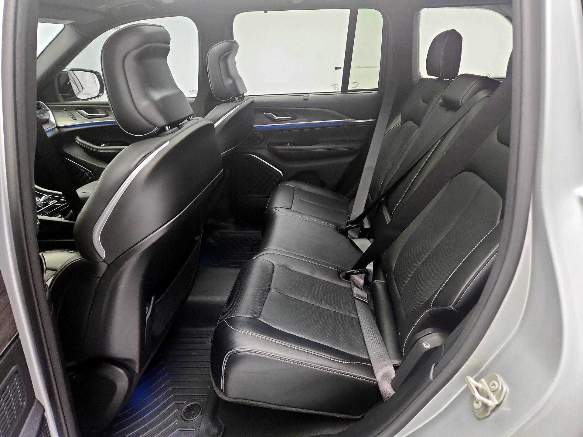 Thumbnail: 2024 Jeep Grand Cherokee - 19