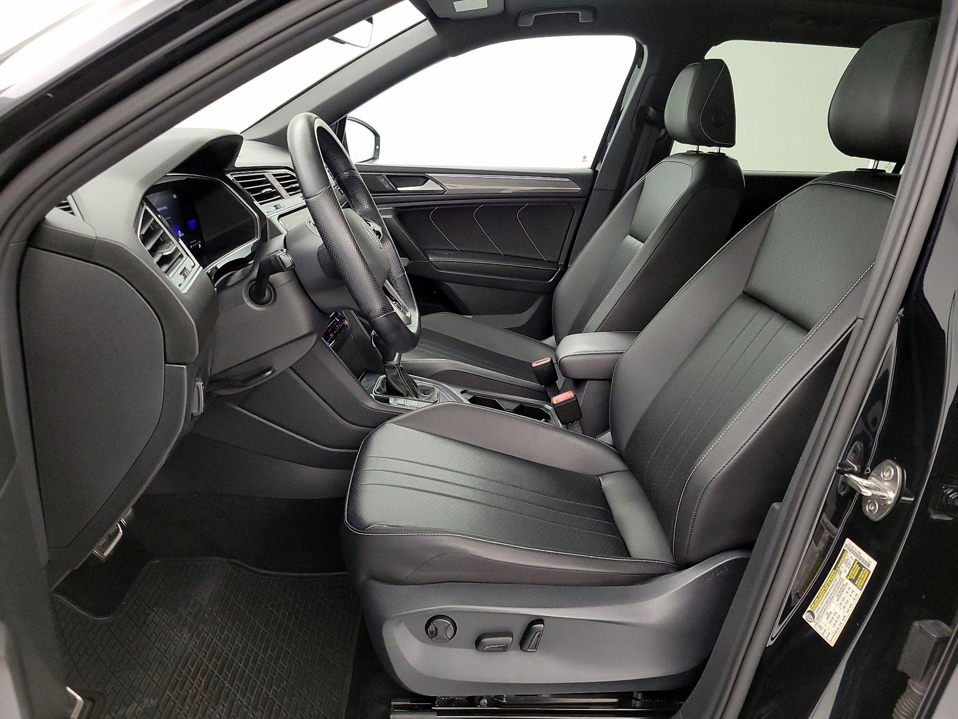 Thumbnail: 2022 Volkswagen Tiguan - 11