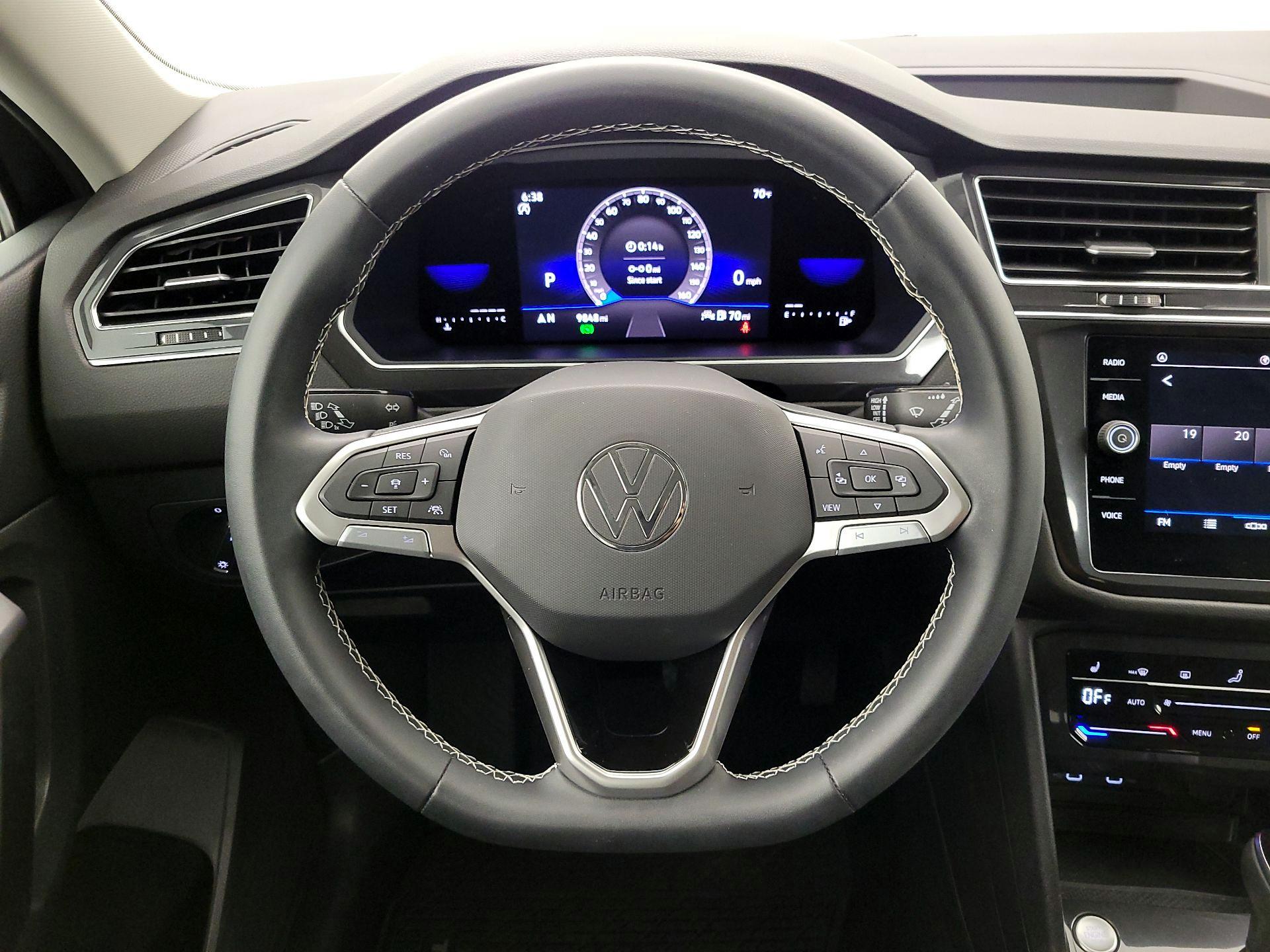 Thumbnail: 2023 Volkswagen Tiguan - 10