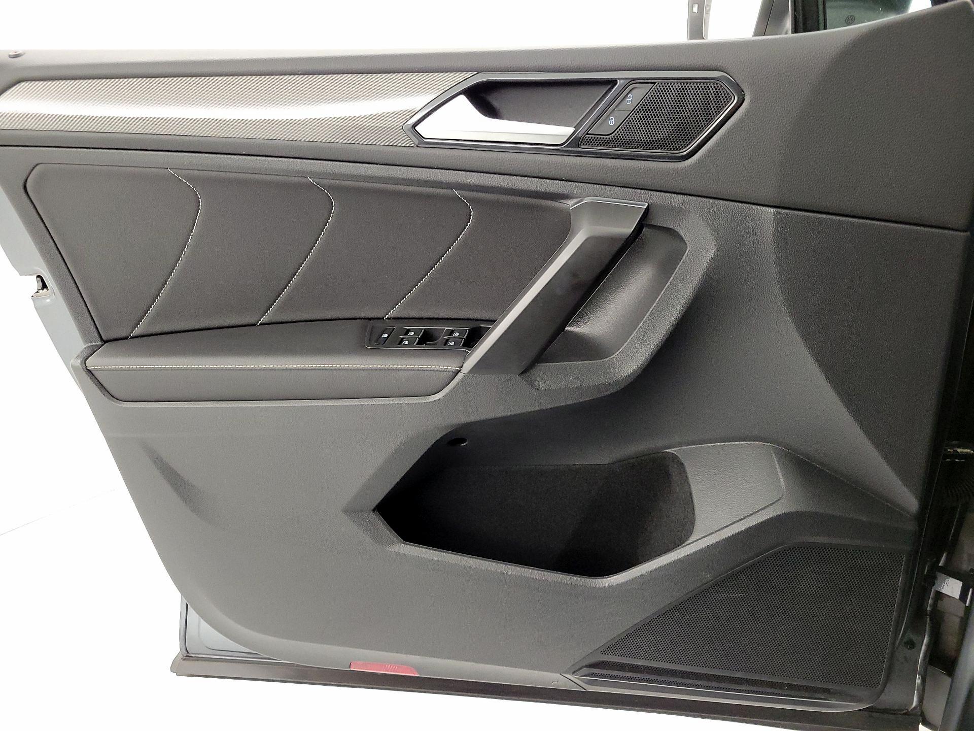 Thumbnail: 2023 Volkswagen Tiguan - 12